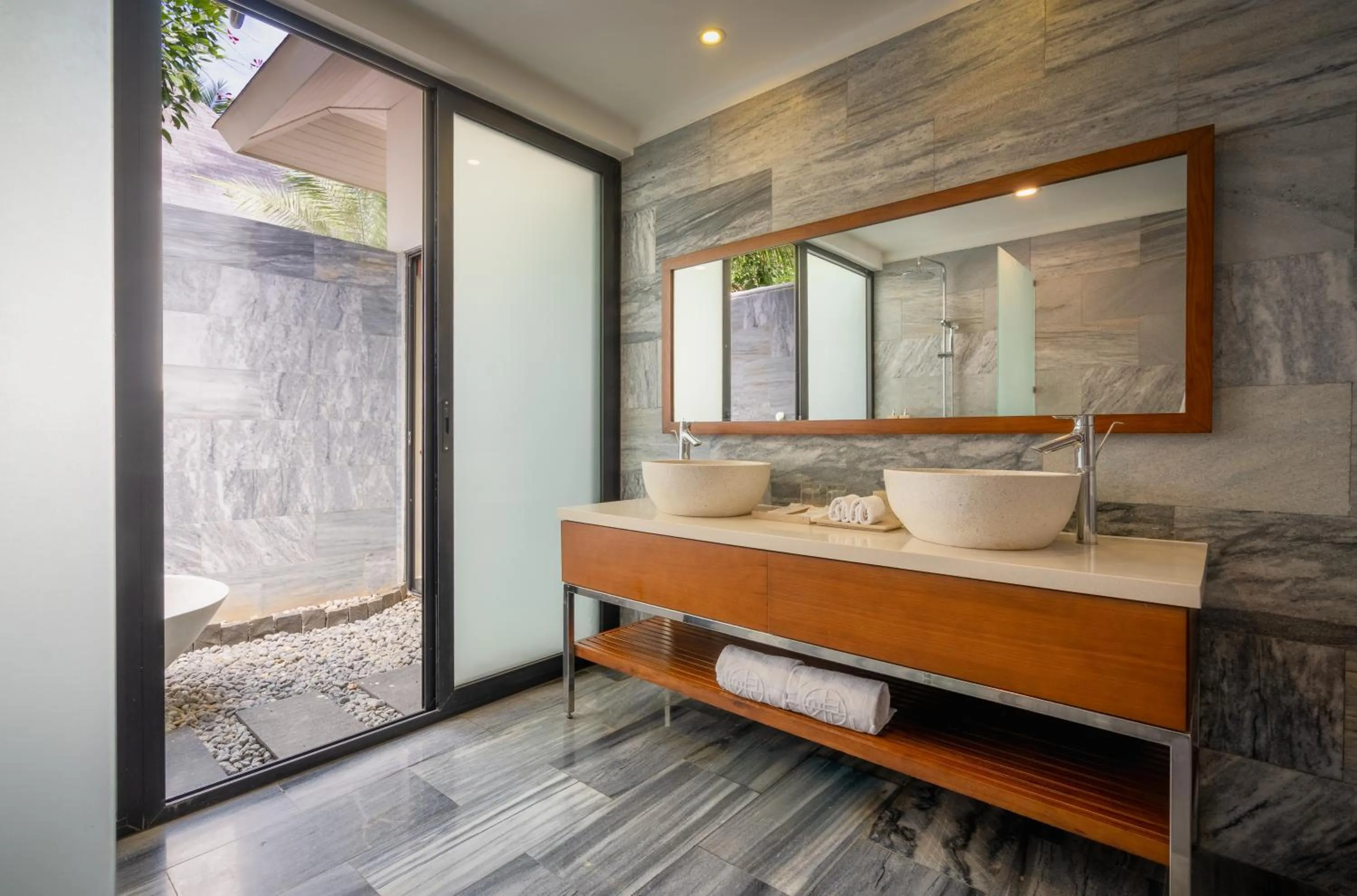 Shower, Bed in CocoLand Thu Xa Ancient Town Hotel & Resort