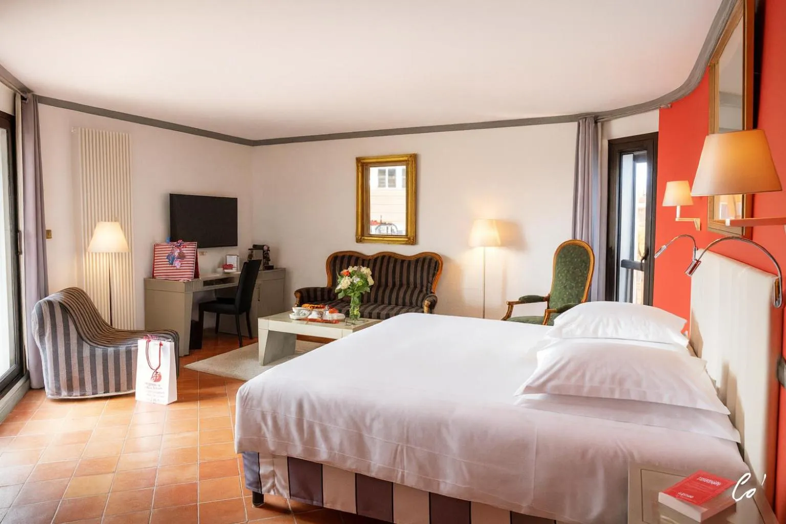 Photo of the whole room, Bed in Georges Blanc Parc & Spa