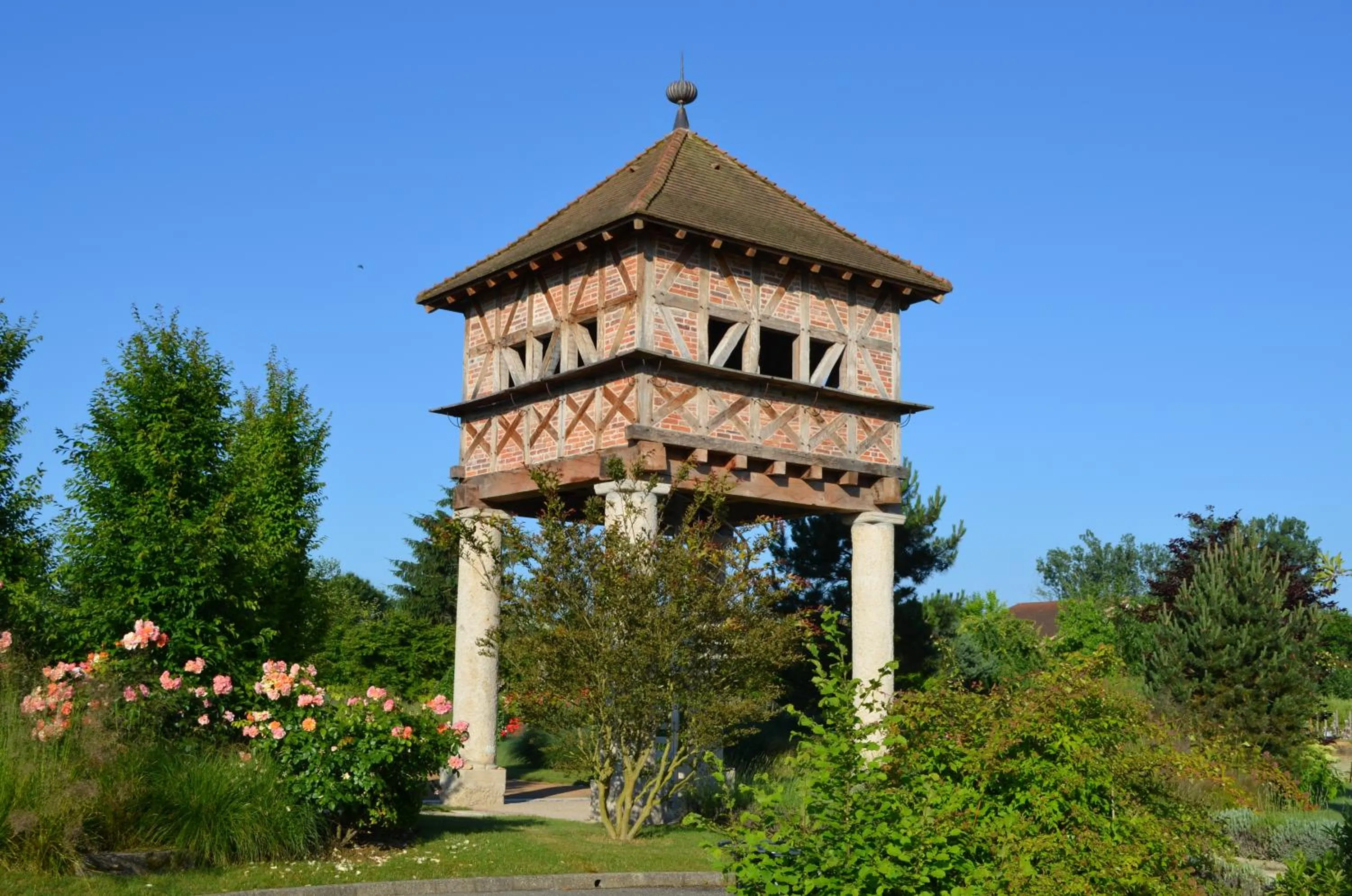 Facade/entrance in Georges Blanc Parc & Spa
