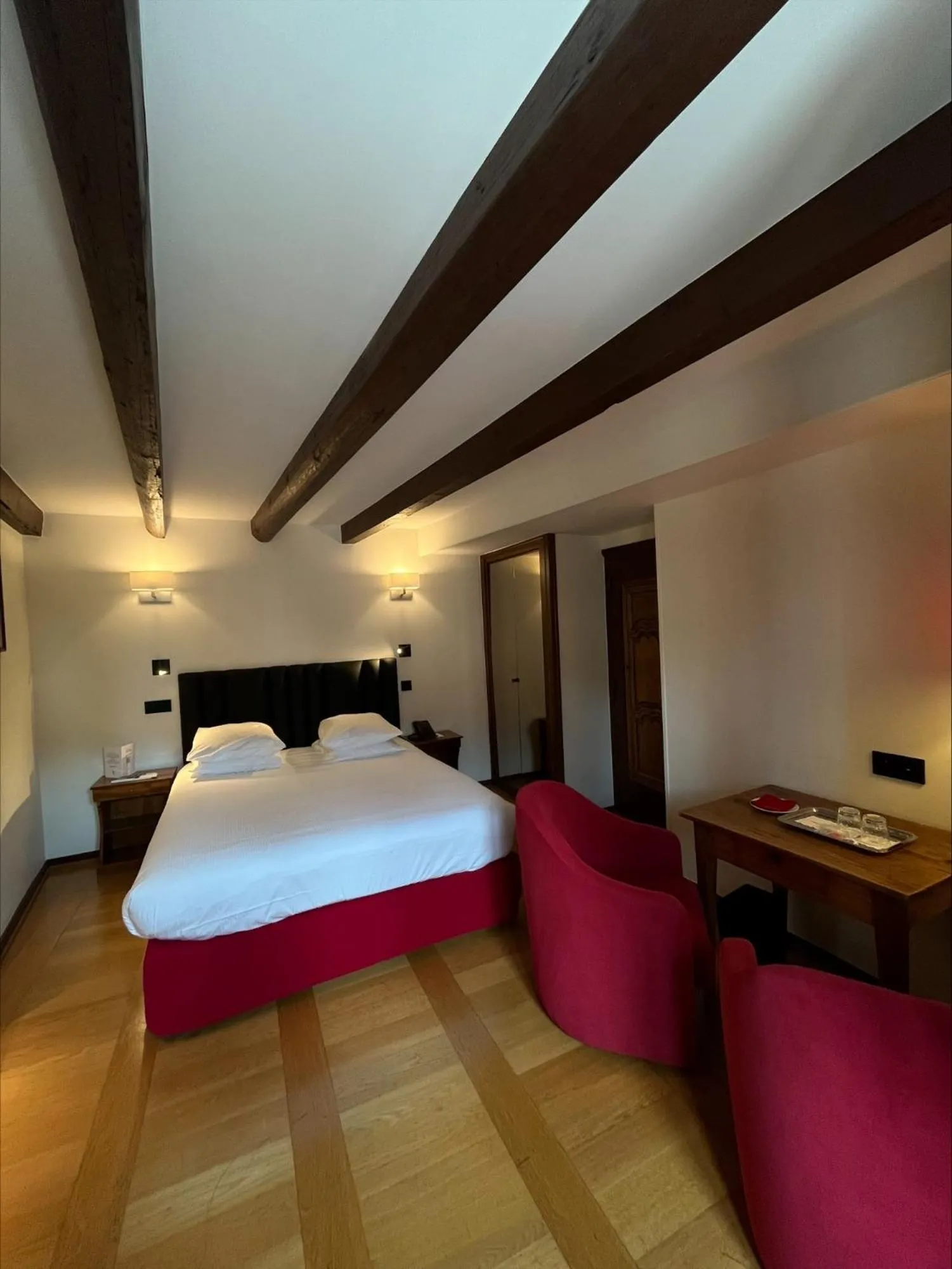 Bedroom, Bed in Georges Blanc Parc & Spa