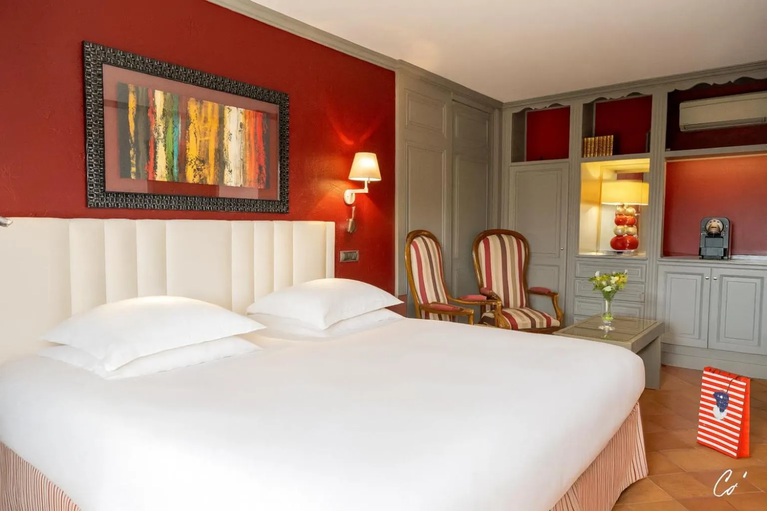Photo of the whole room, Bed in Georges Blanc Parc & Spa