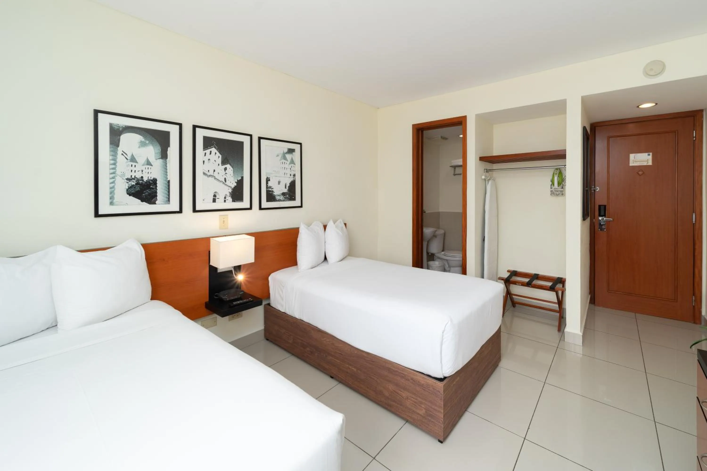 Bed in Comfort Inn Real San Miguel