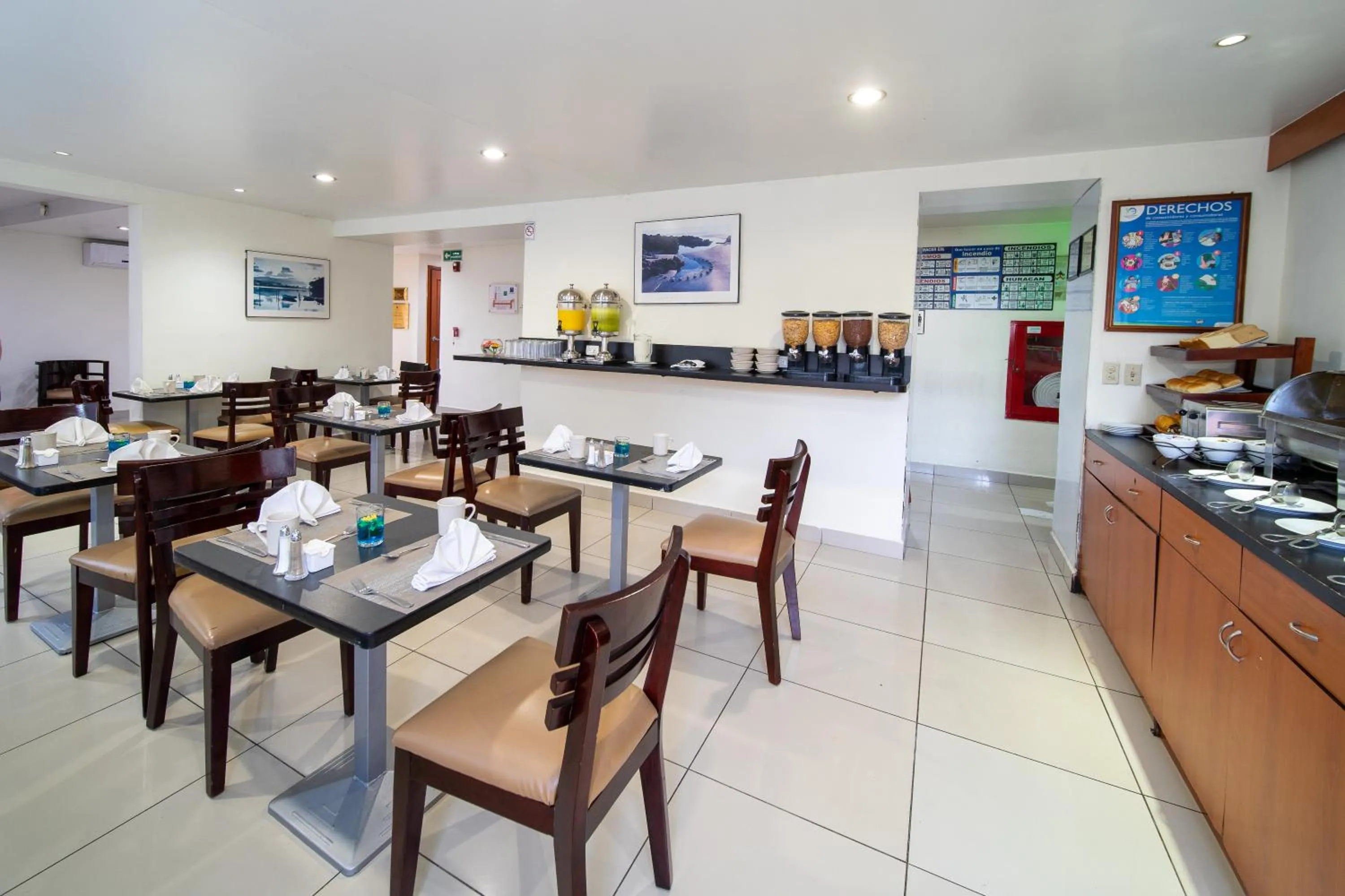 Restaurant/places to eat in Comfort Inn Real San Miguel