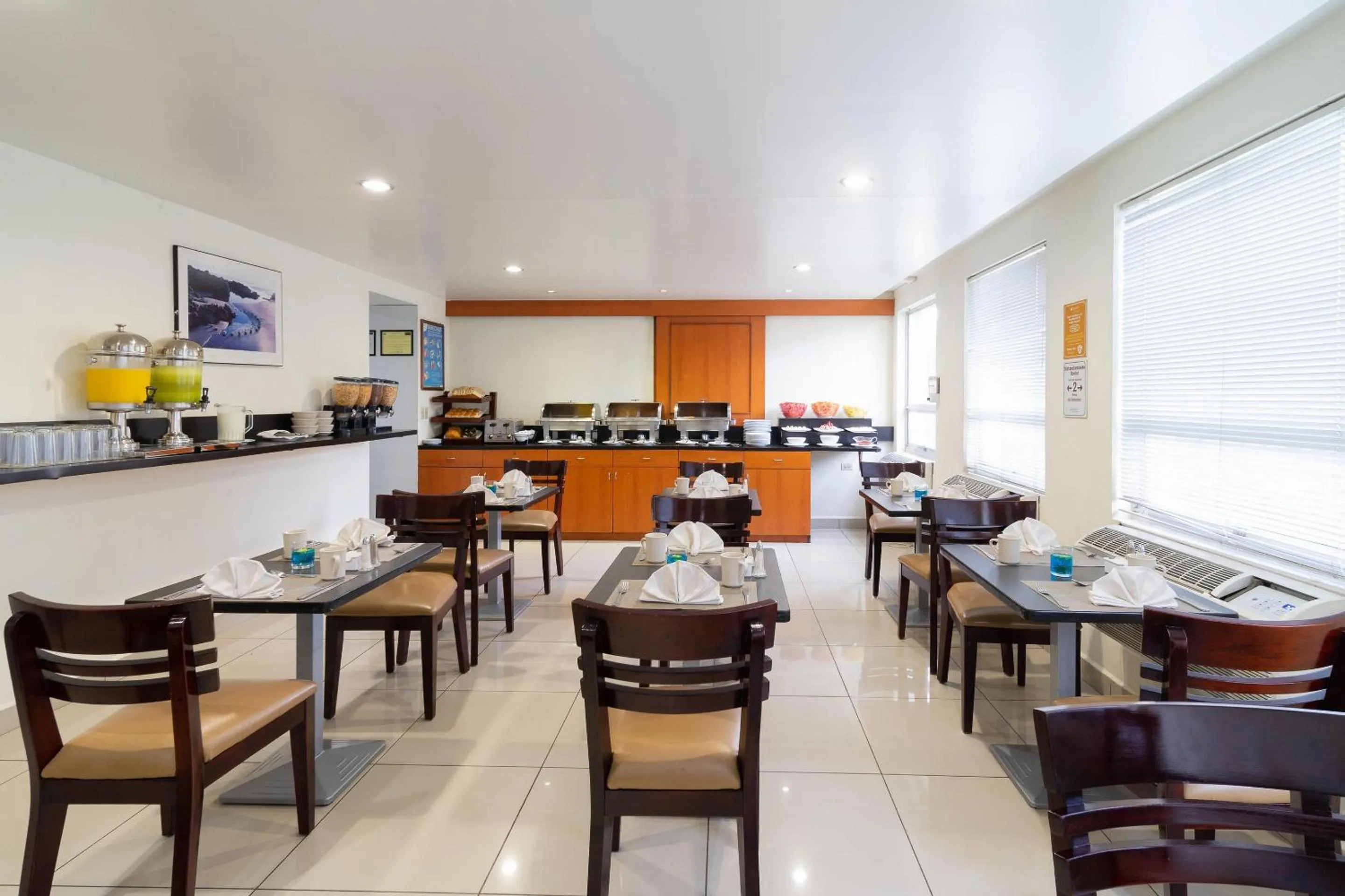 Restaurant/places to eat in Comfort Inn Real San Miguel