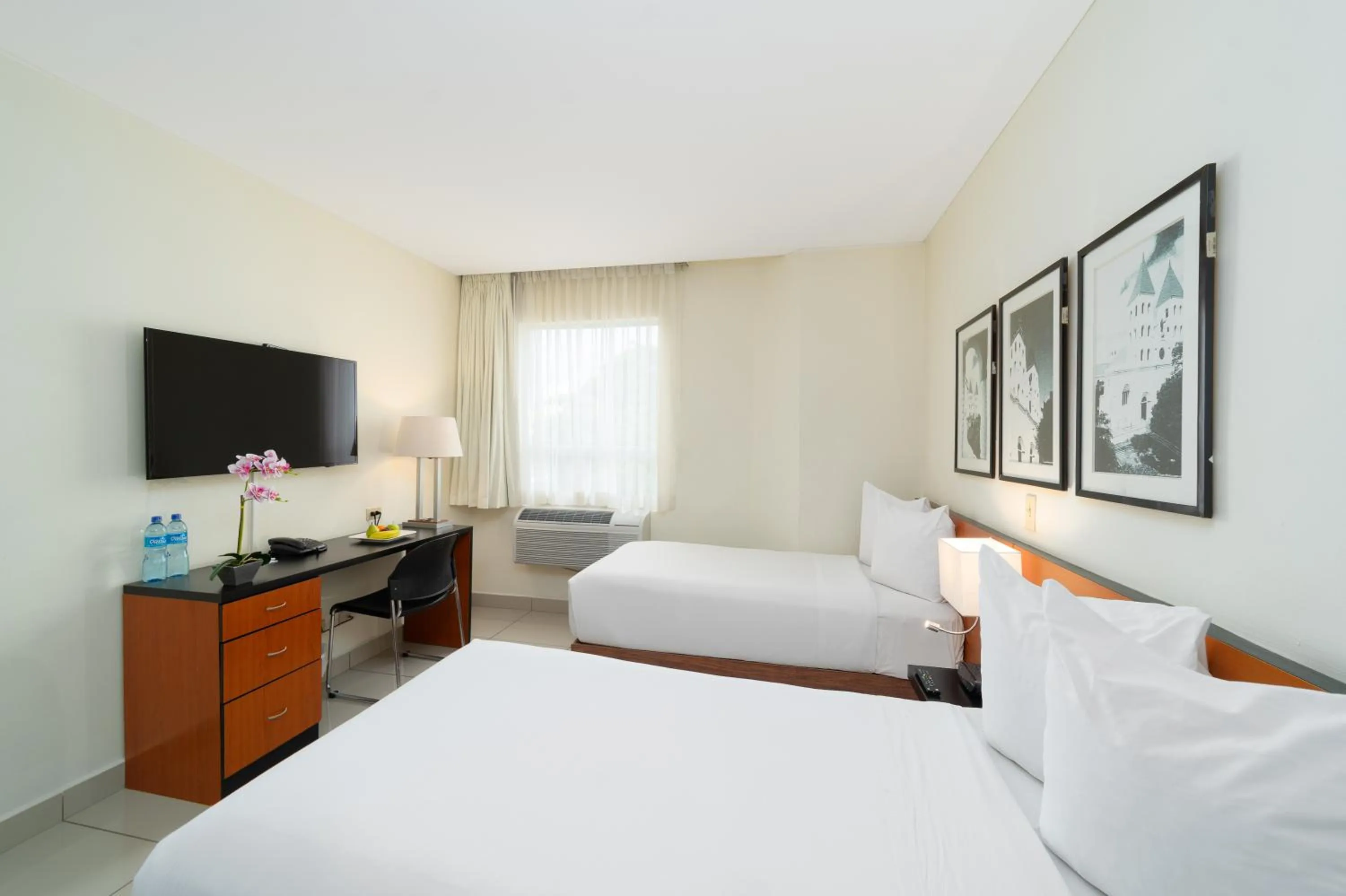 Bed in Comfort Inn Real San Miguel