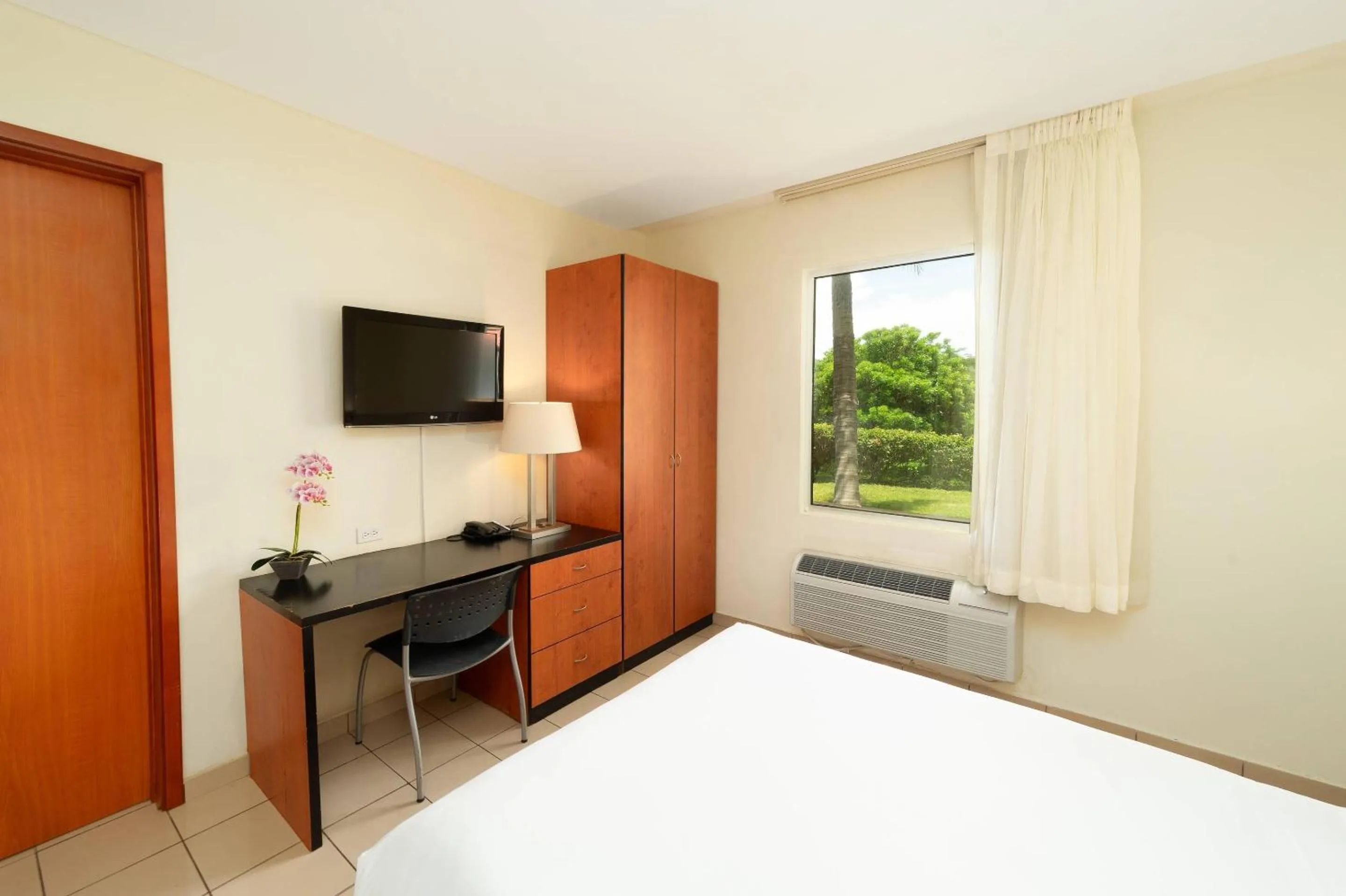 Bedroom, Bed in Comfort Inn Real La Union