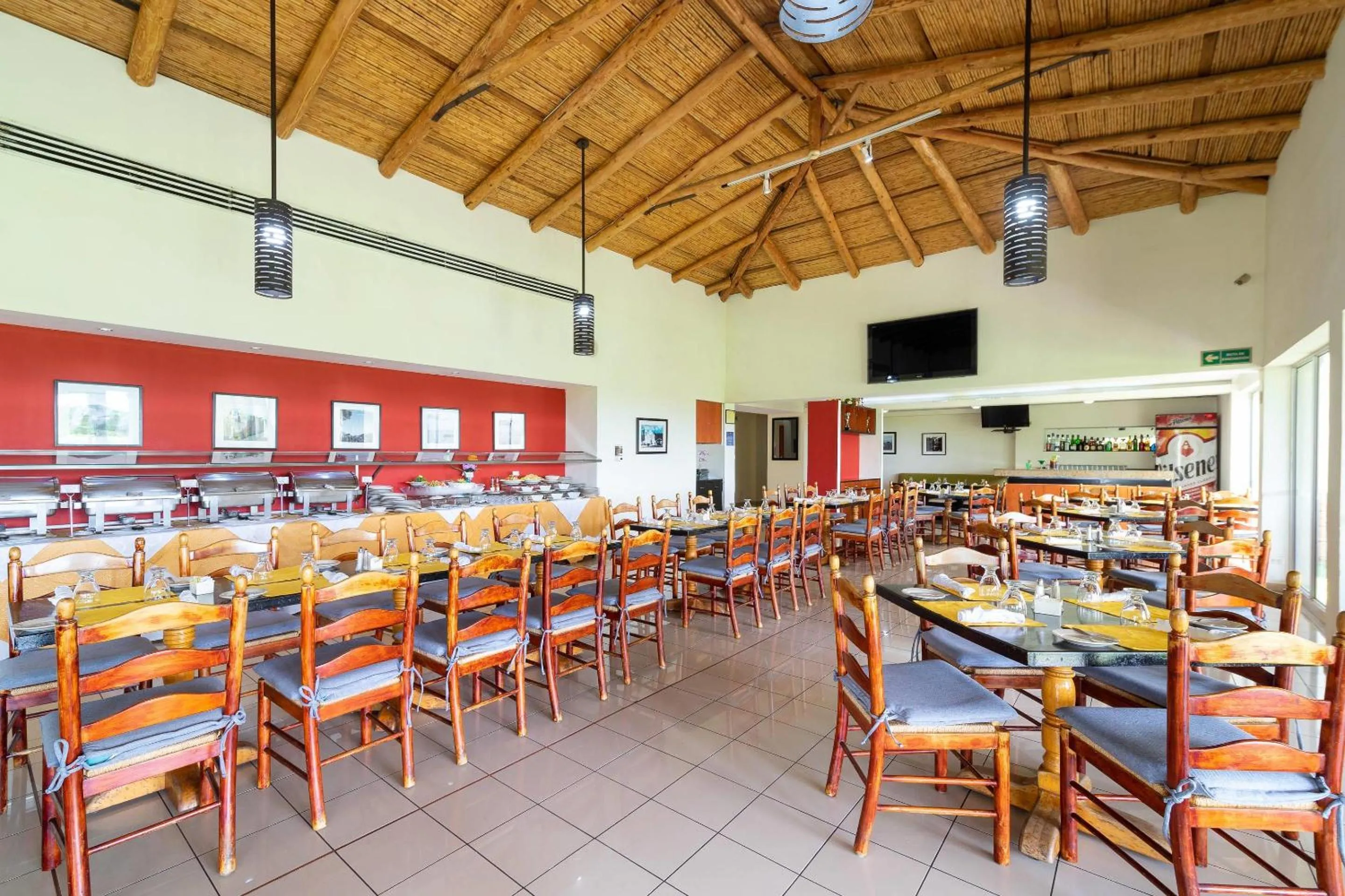 Restaurant/places to eat in Comfort Inn Real La Union