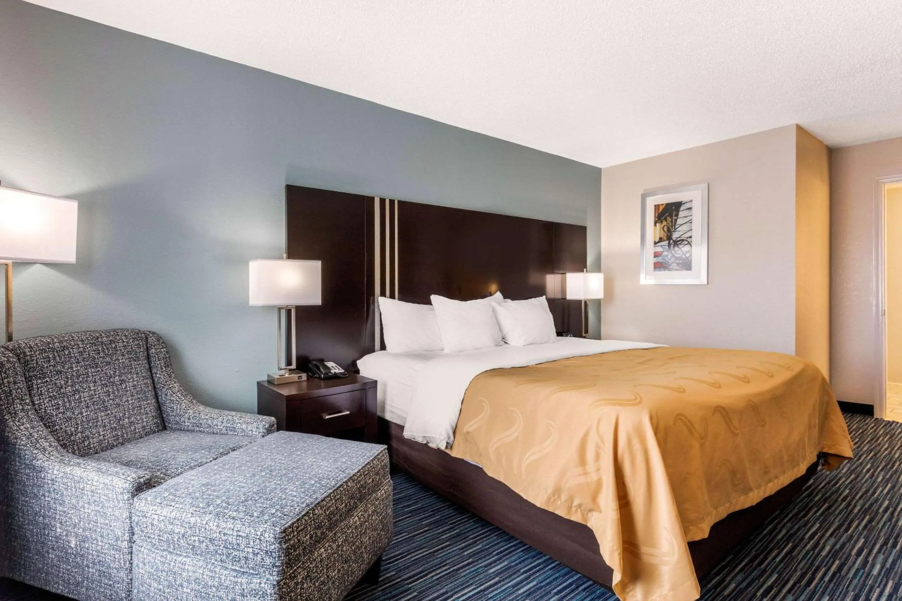 Photo of the whole room, Bed in Quality Inn