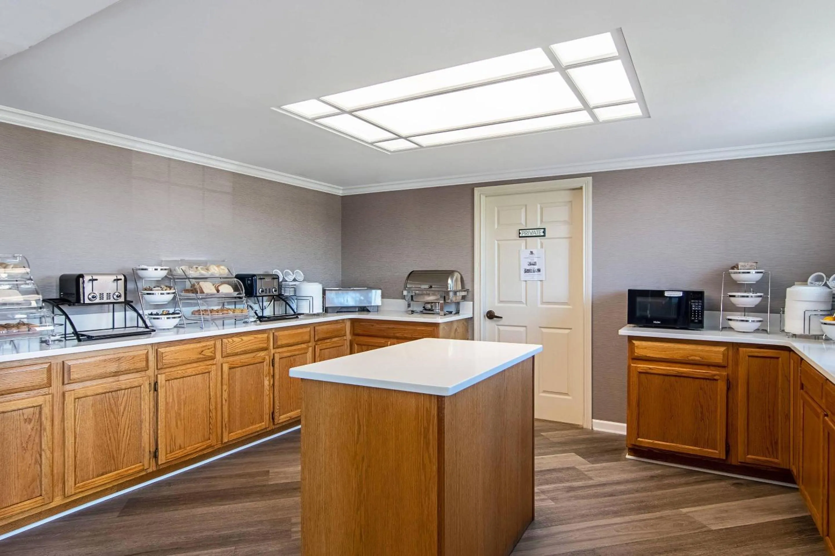 Breakfast in Clarion Inn Willow River