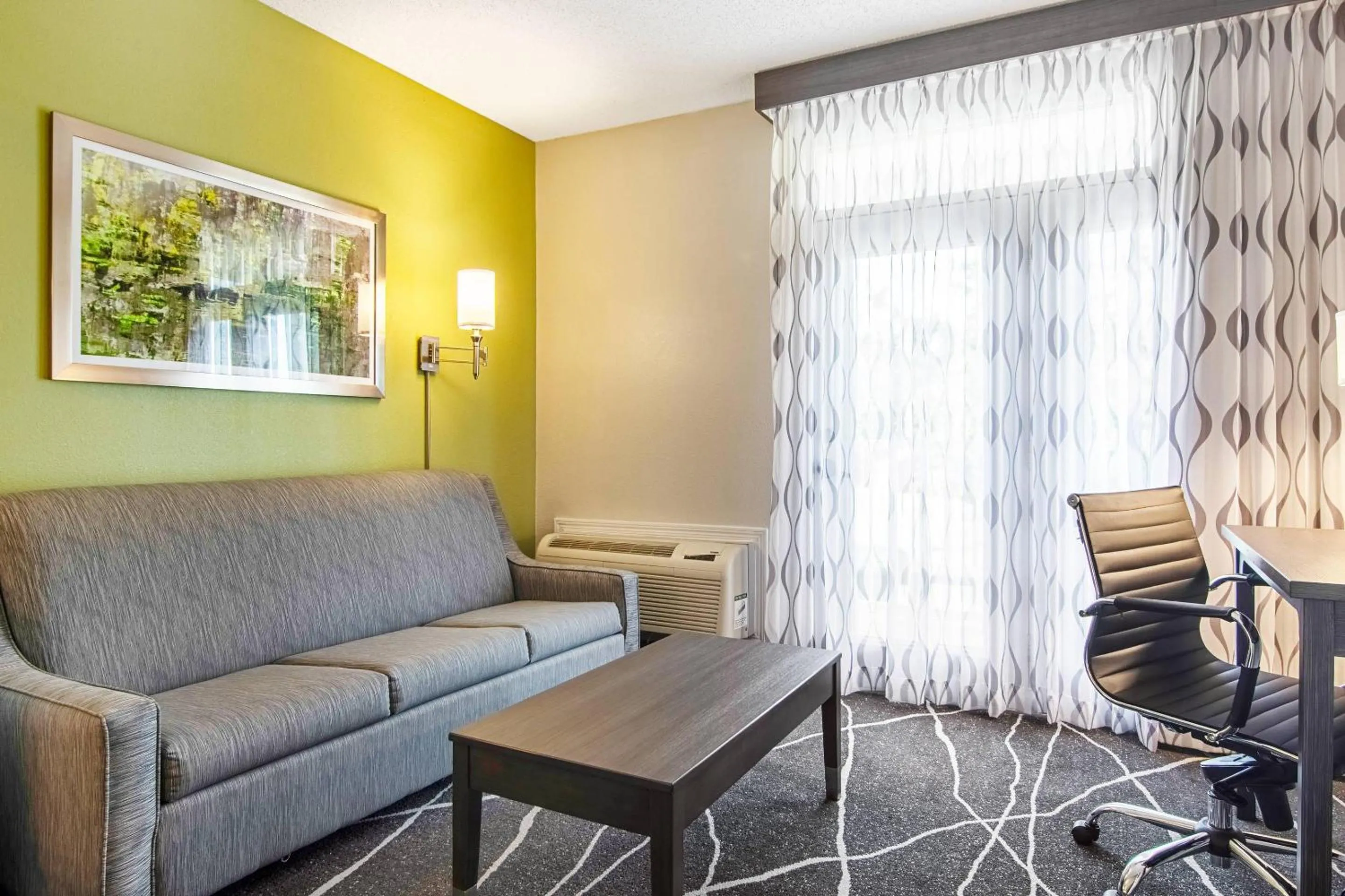 Bedroom in Clarion Inn Willow River