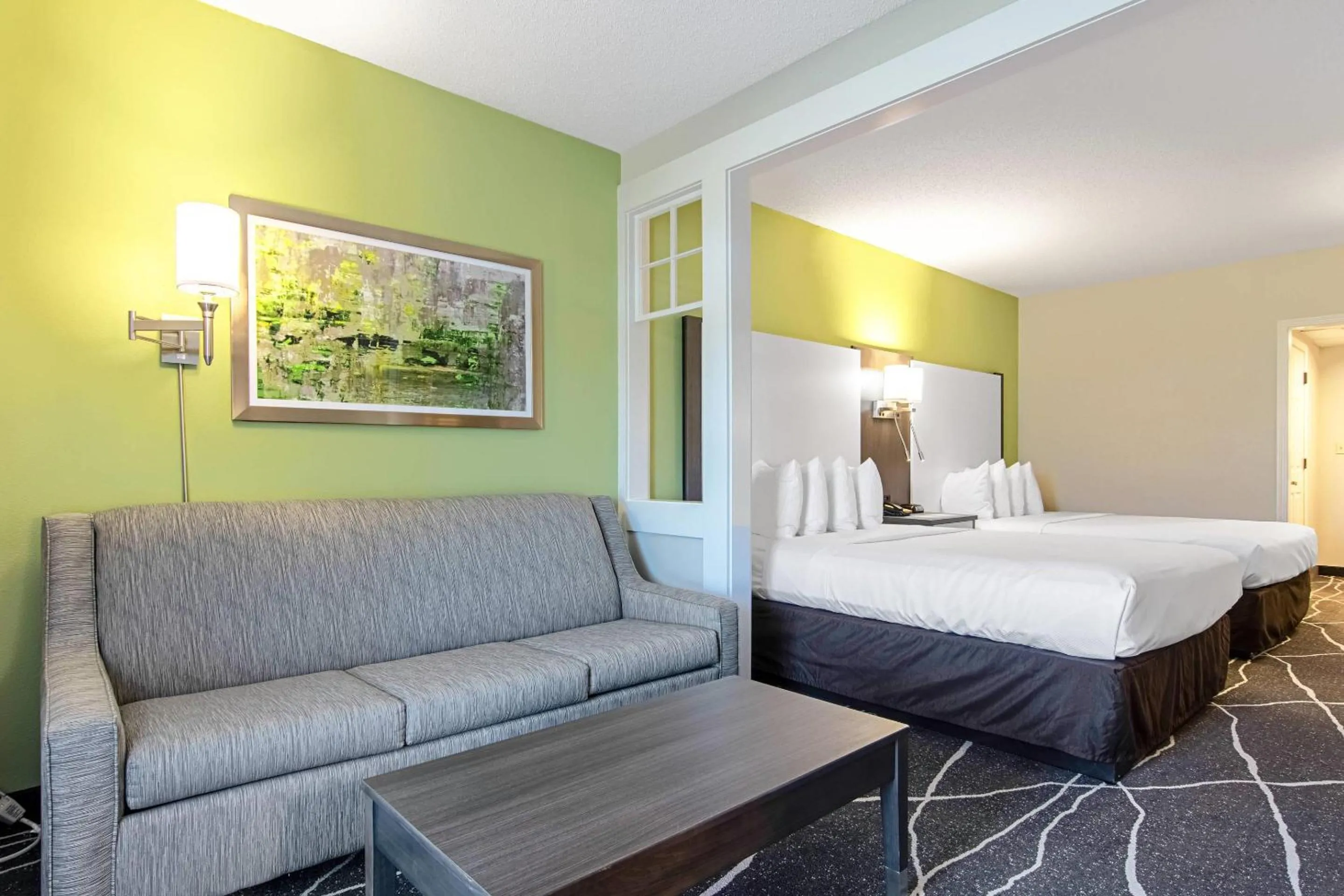 Bedroom, Bed in Clarion Inn Willow River