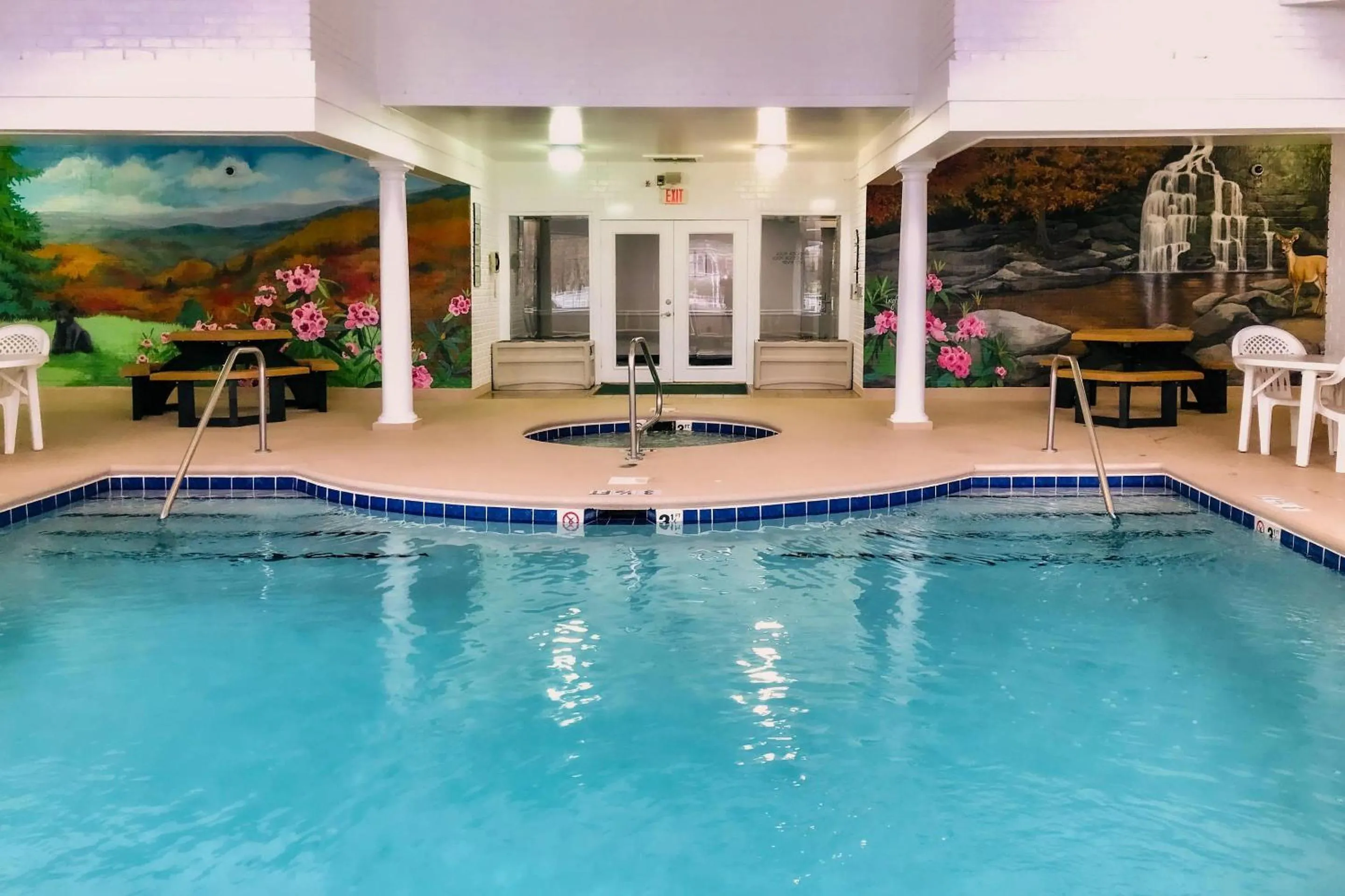 Swimming pool in Clarion Inn Willow River