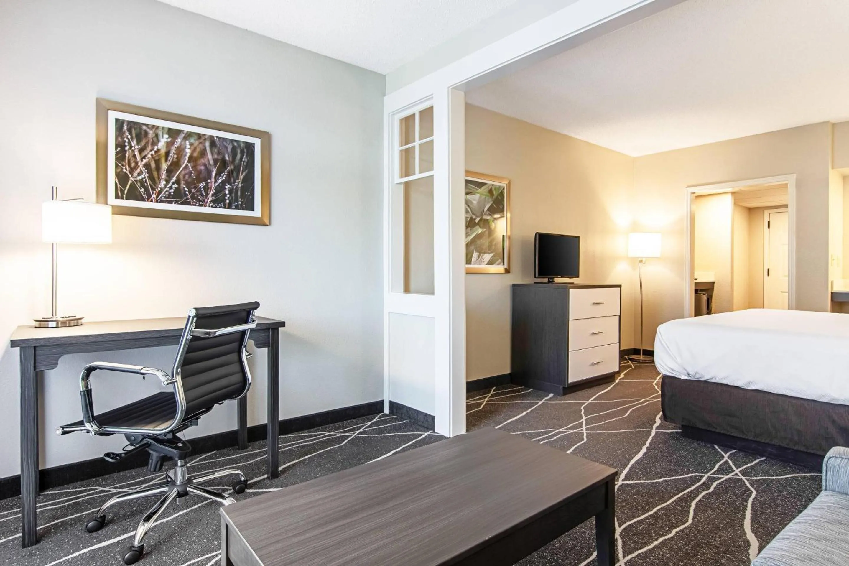 Bedroom, Bed in Clarion Inn Willow River