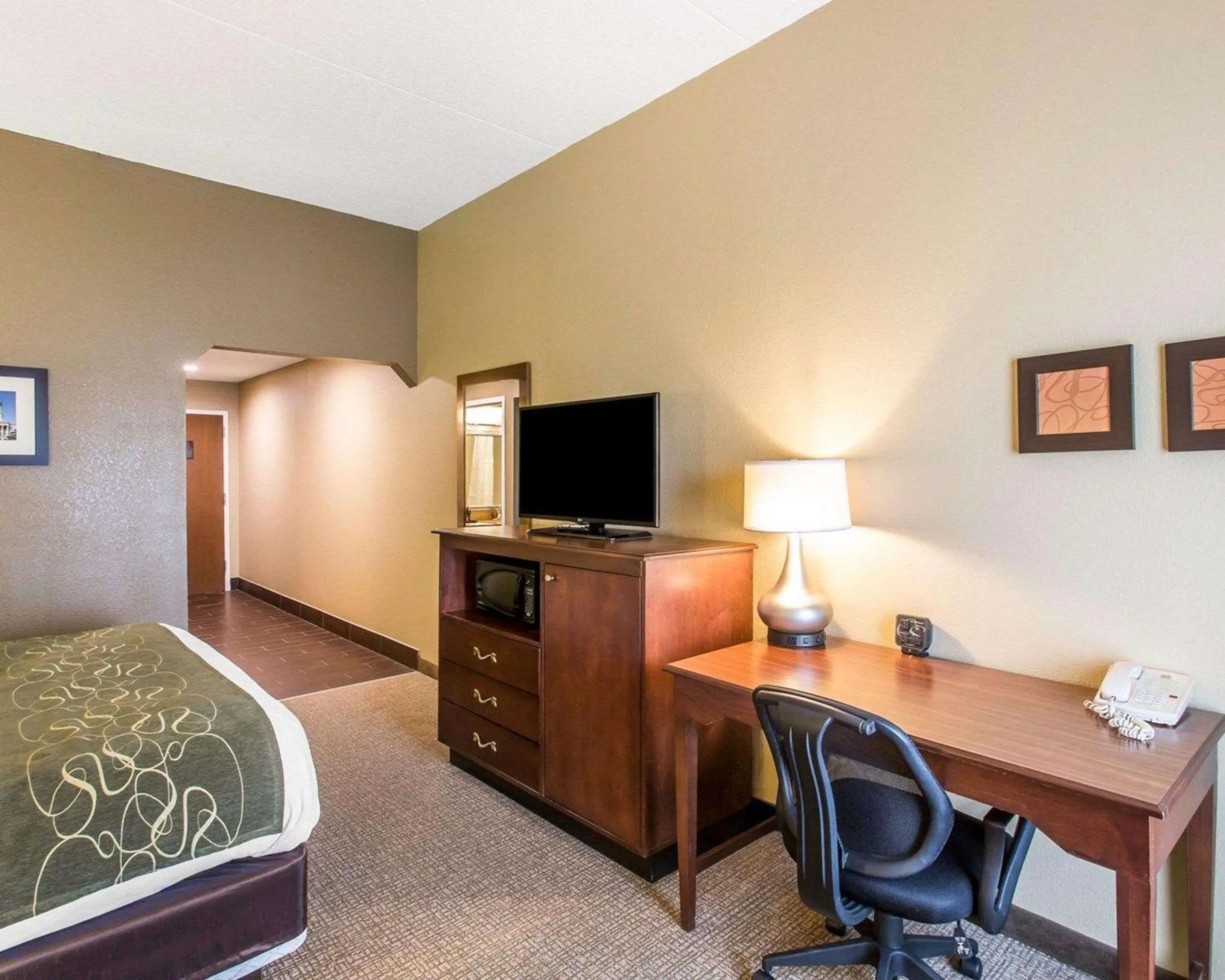 Bedroom in Comfort Suites Cookeville