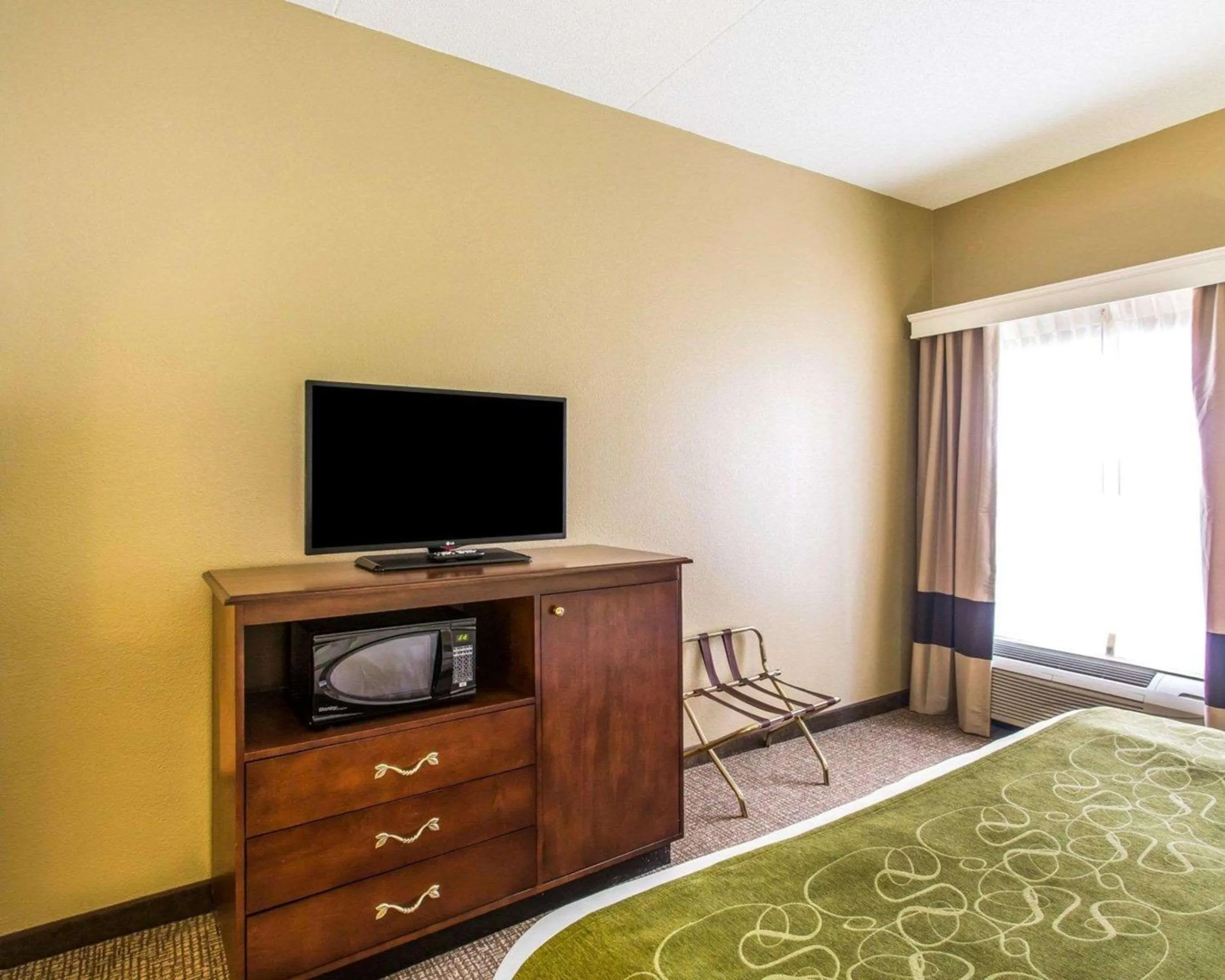 Bedroom in Comfort Suites Cookeville