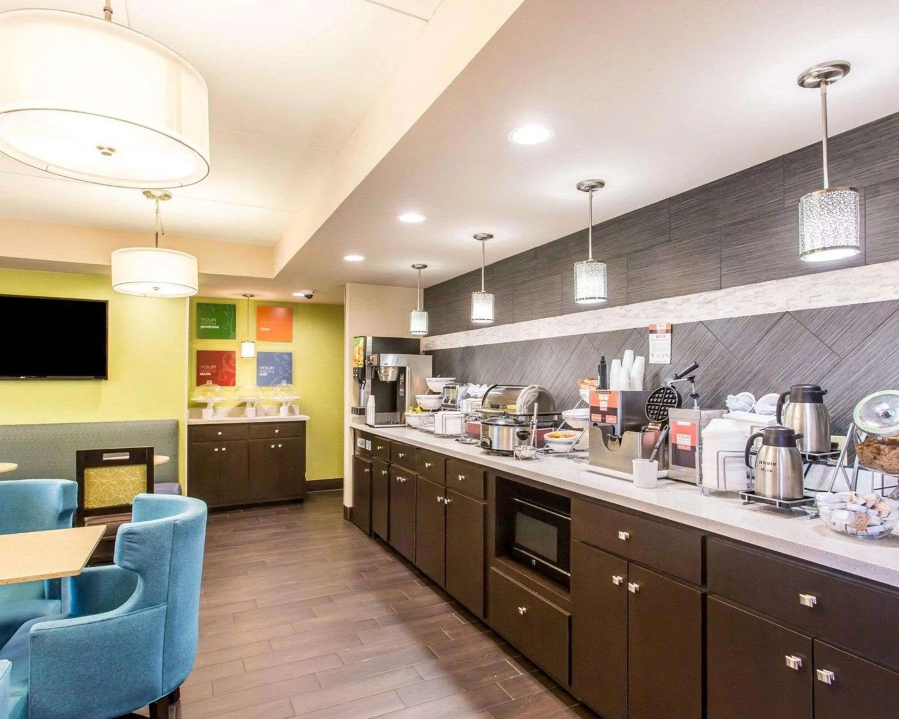 Breakfast in Comfort Suites Cookeville