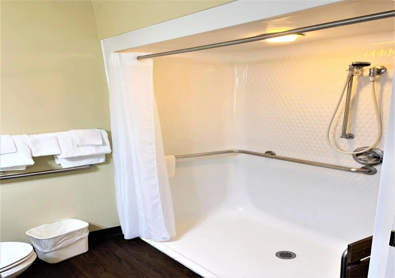 Shower in MainStay Suites Brentwood-Nashville