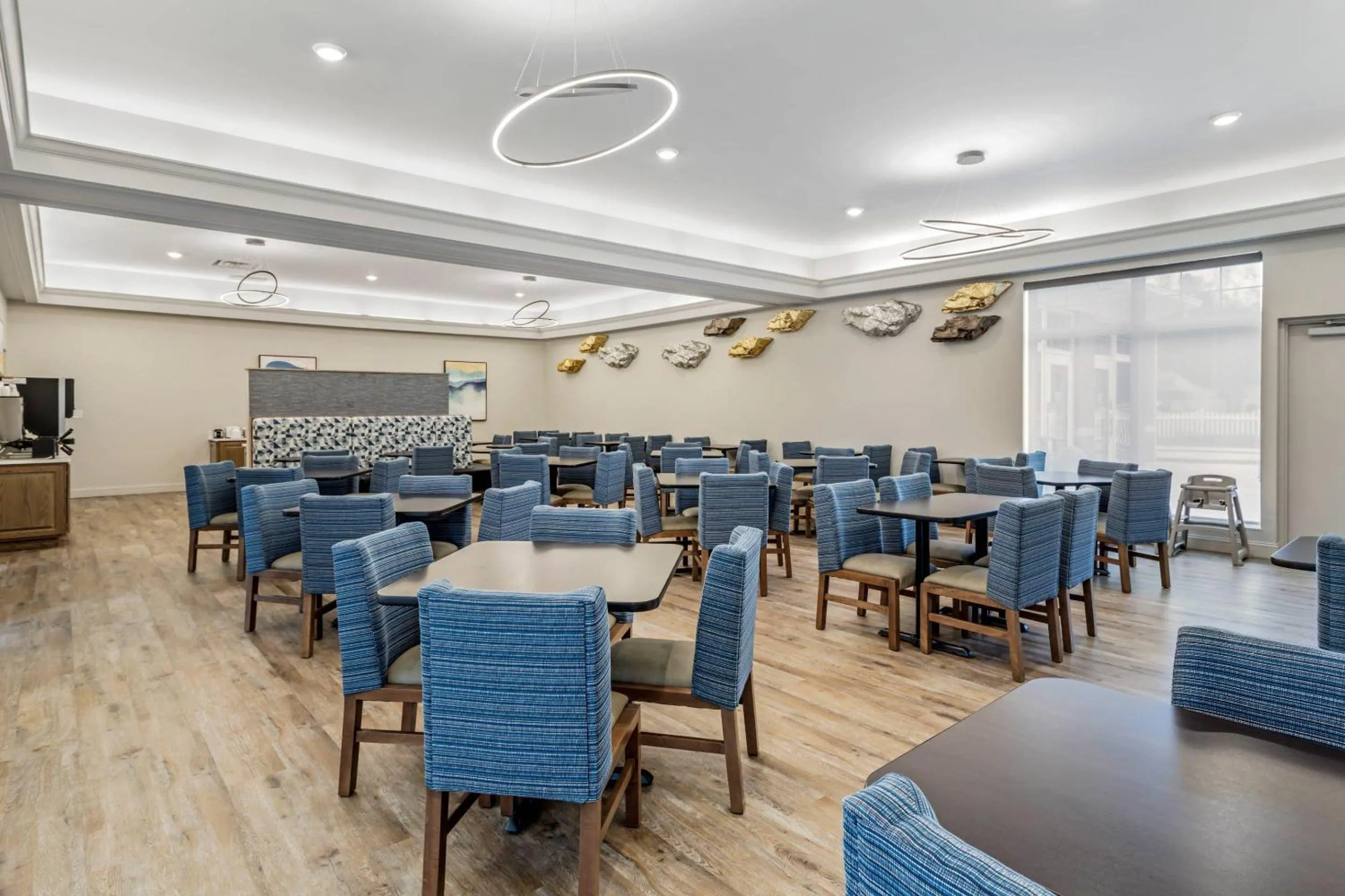 Breakfast in LeConte Hotel & Convention Center, an Ascend Collection Hotel