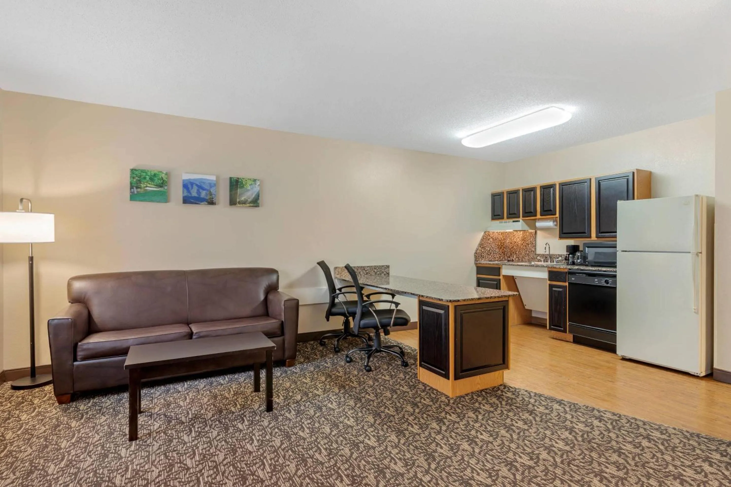 Bedroom in LeConte Hotel & Convention Center, an Ascend Collection Hotel