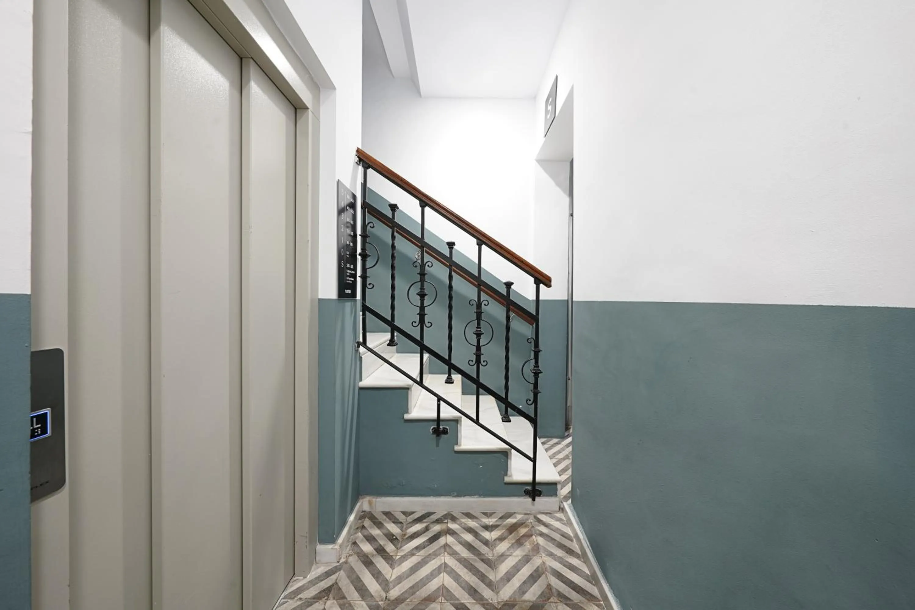 elevator in Numa Granada Vega