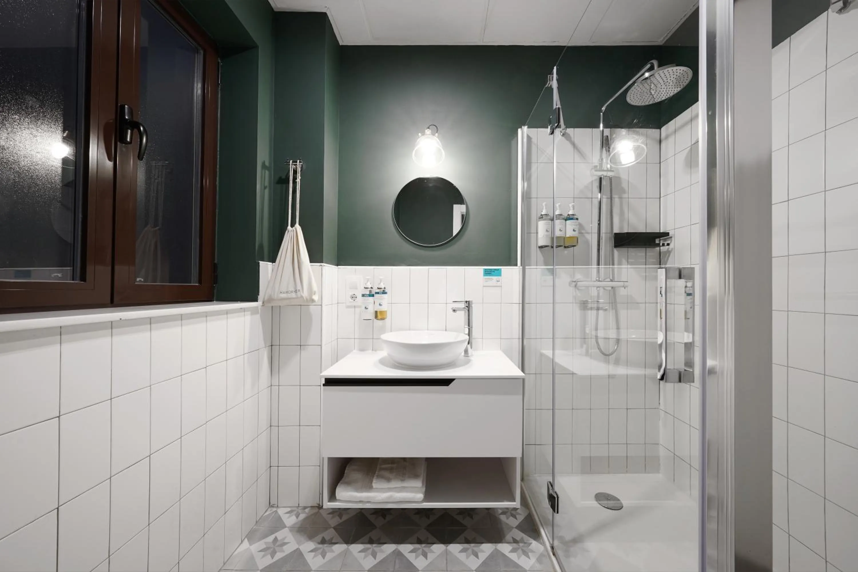 Shower in Numa Granada Vega