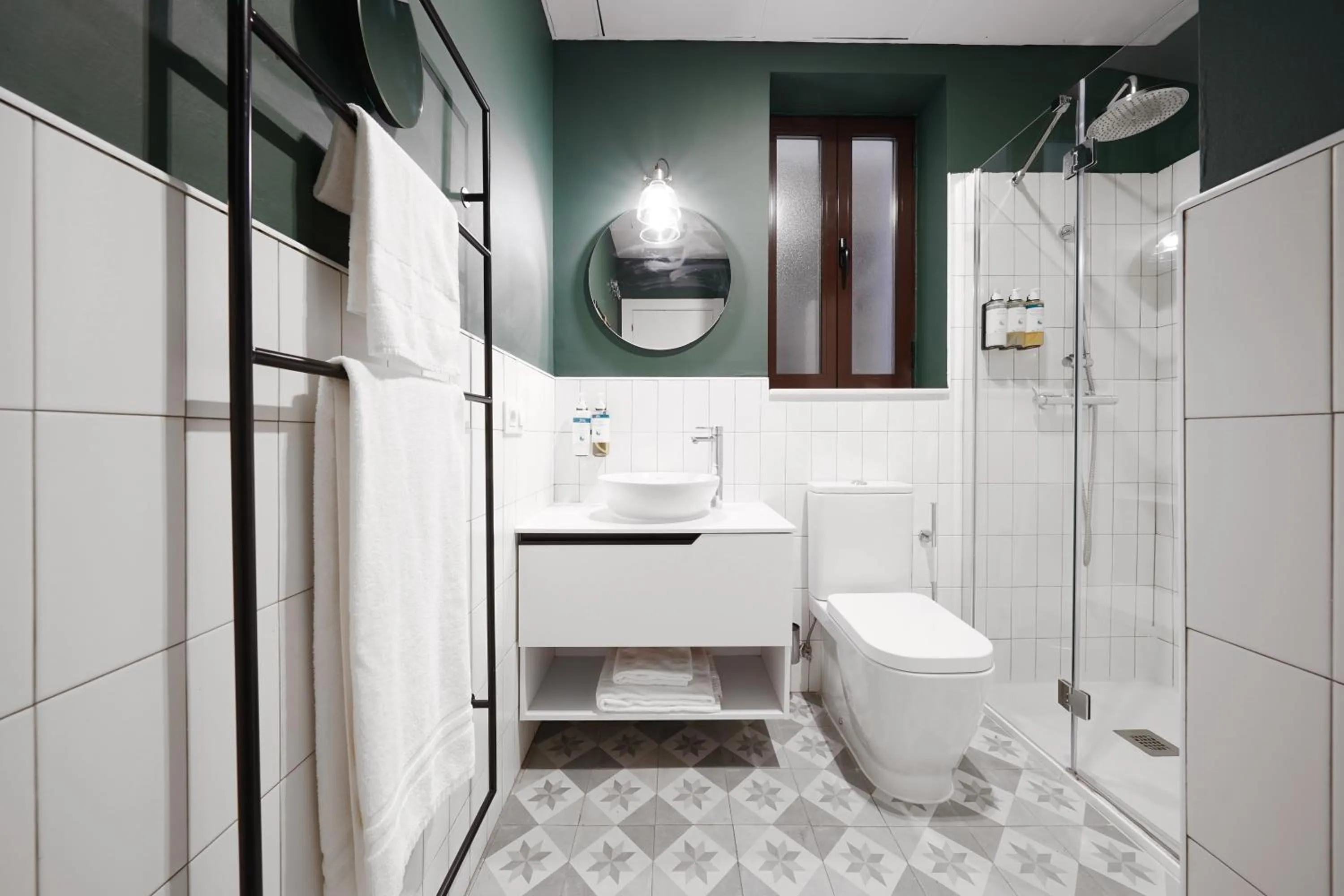 Shower in Numa Granada Vega