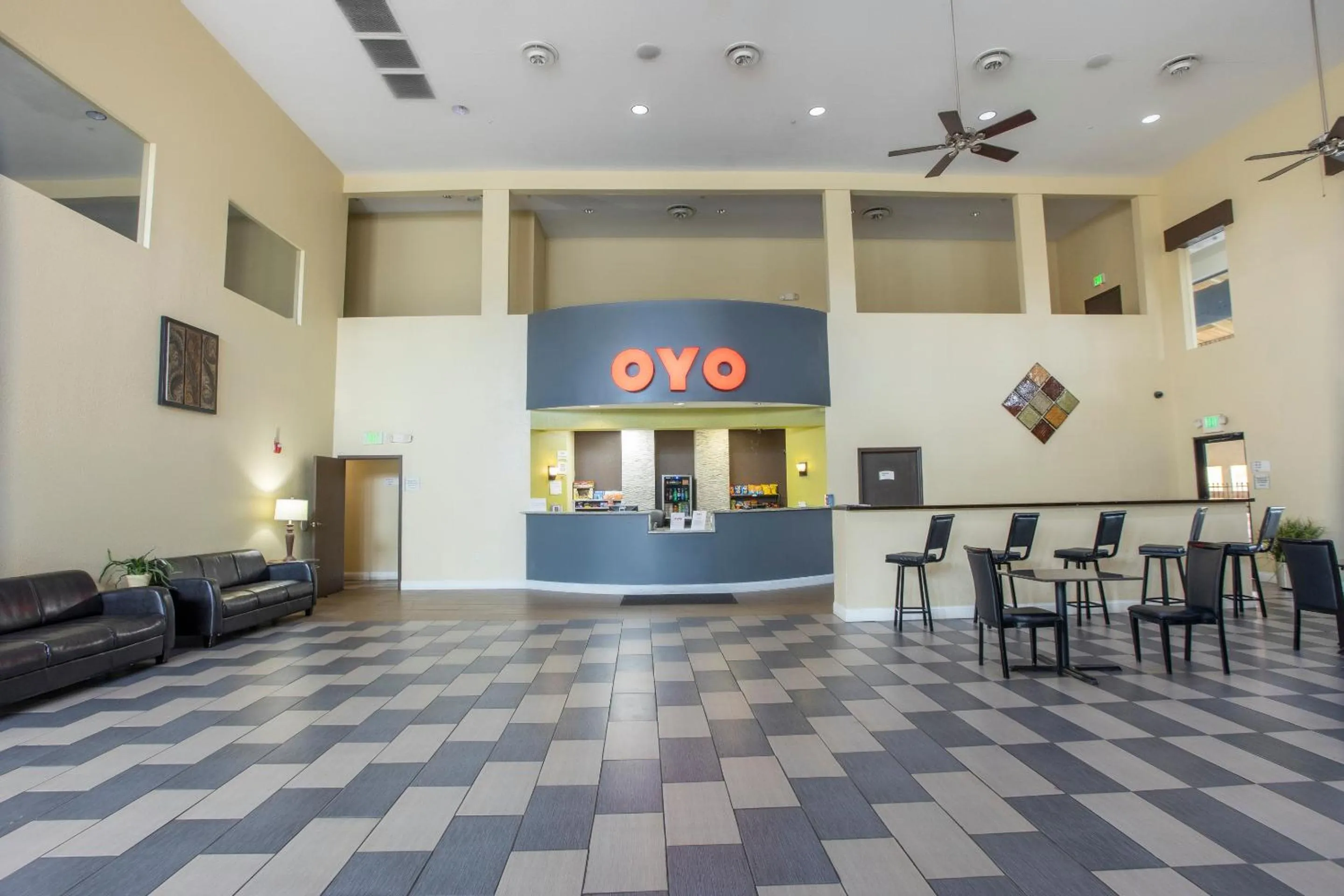 Lobby or reception in OYO Hotel Knoxville TN Cedar Bluff I-40