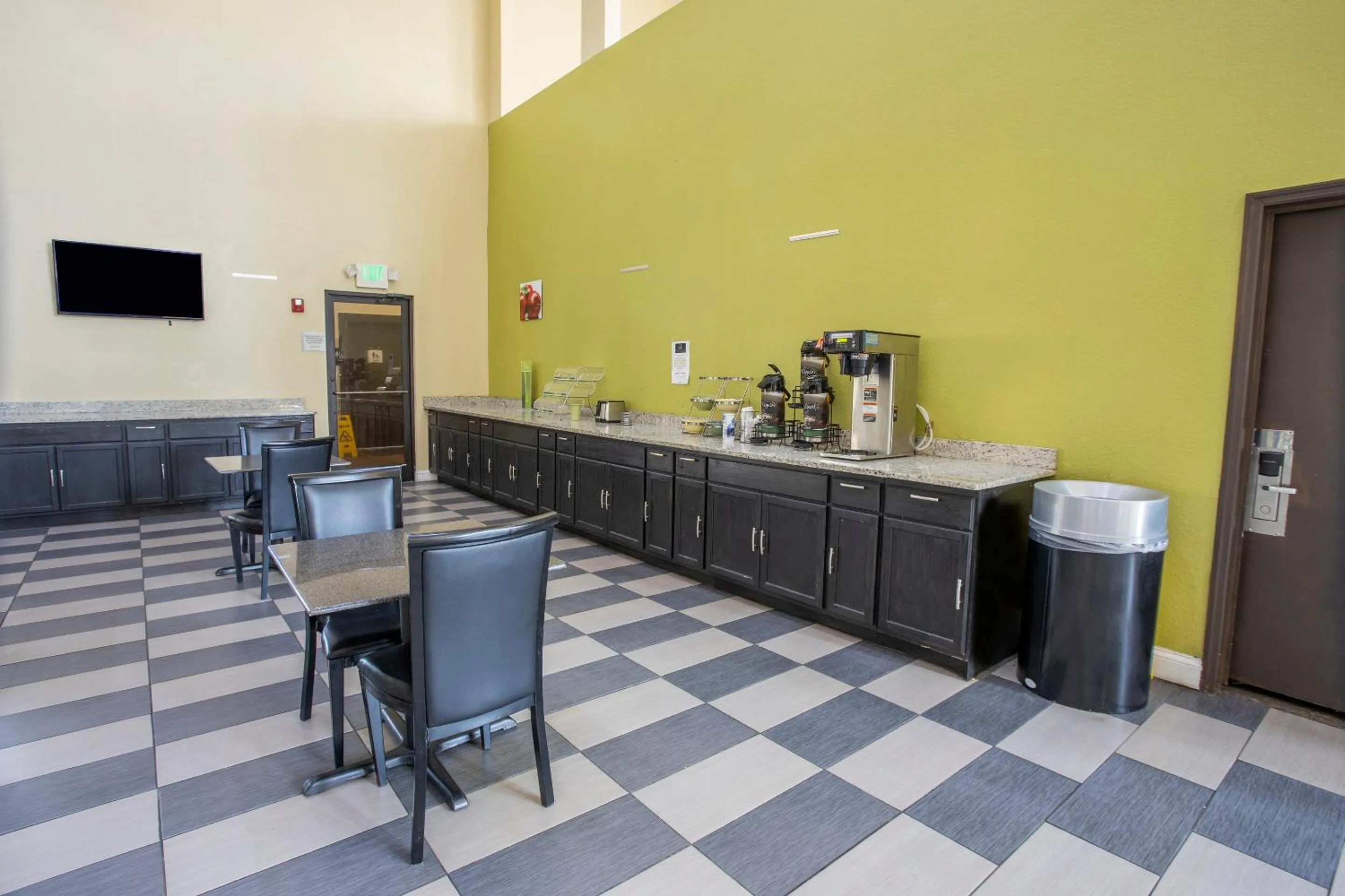 Restaurant/places to eat in OYO Hotel Knoxville TN Cedar Bluff I-40