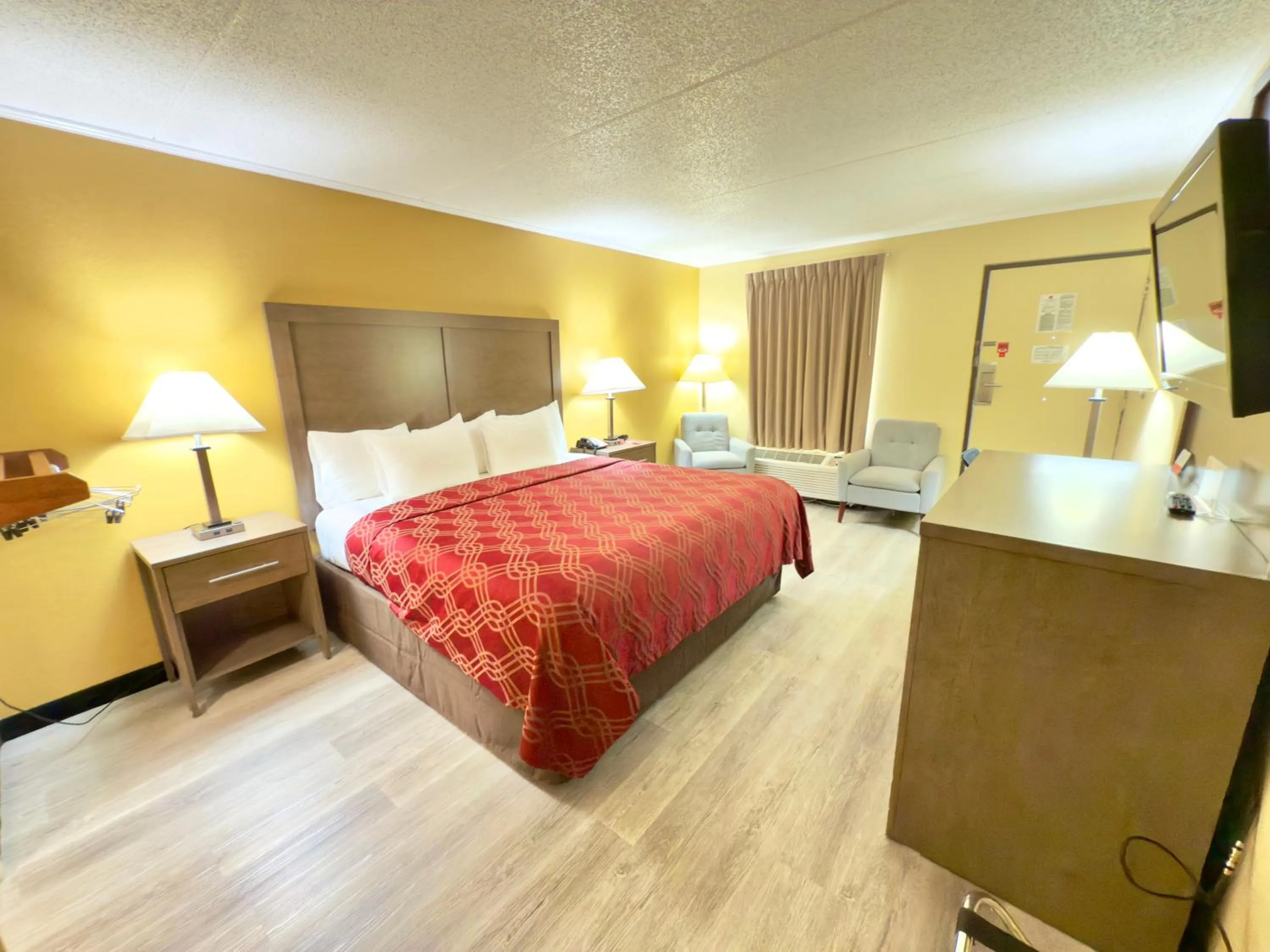 Bedroom, Bed in Econo Lodge