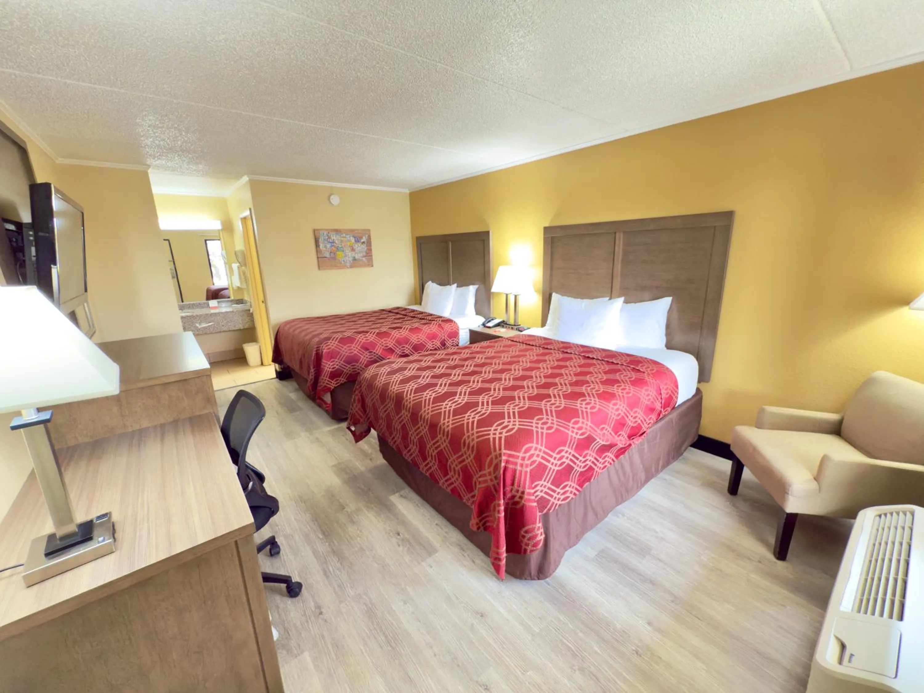 Bedroom, Bed in Econo Lodge