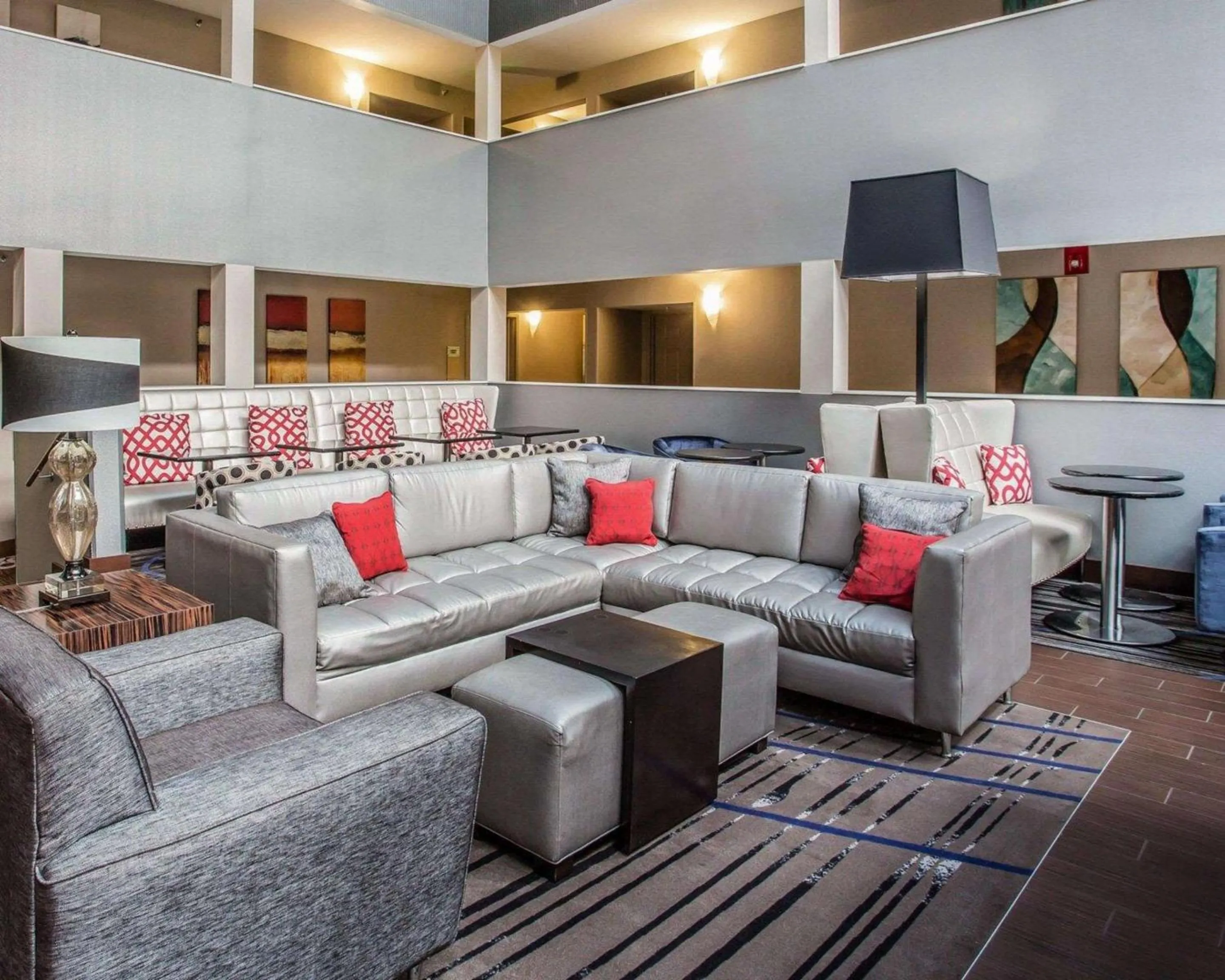 Lobby or reception in Quality Suites Nashville Airport