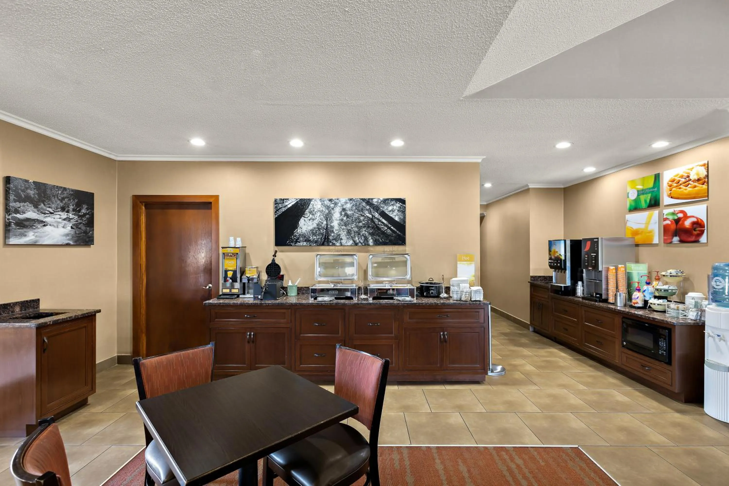 Breakfast in Quality Inn Dandridge