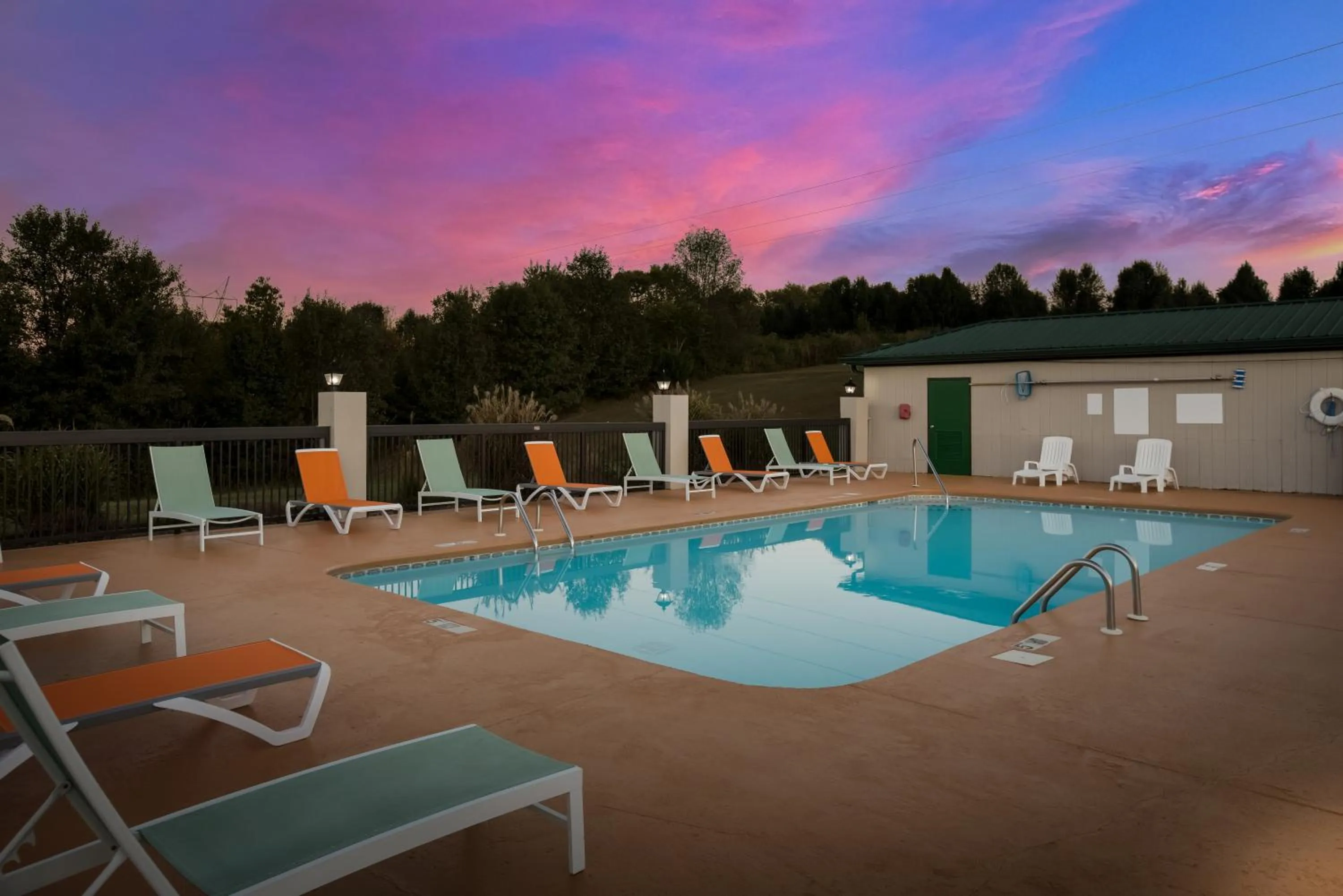 Swimming pool in Quality Inn Dandridge