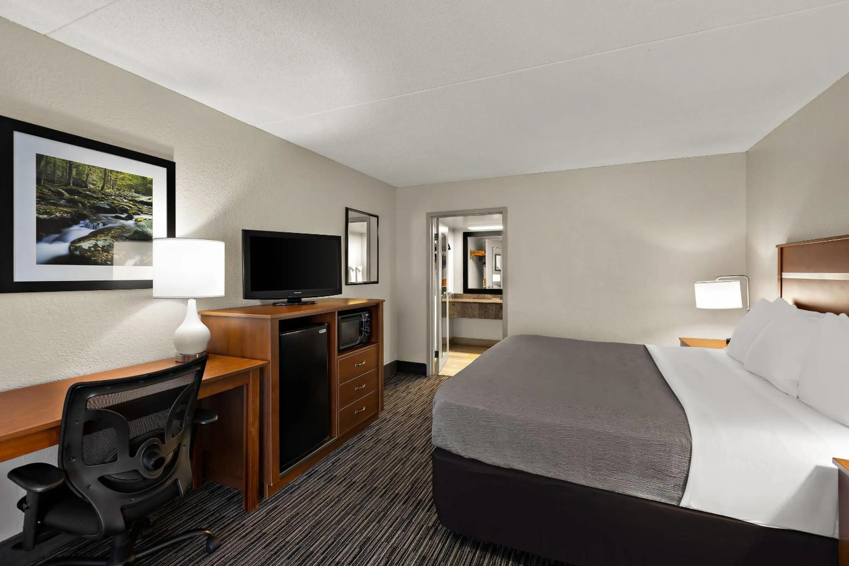 Bedroom, Bed in Quality Inn Dandridge