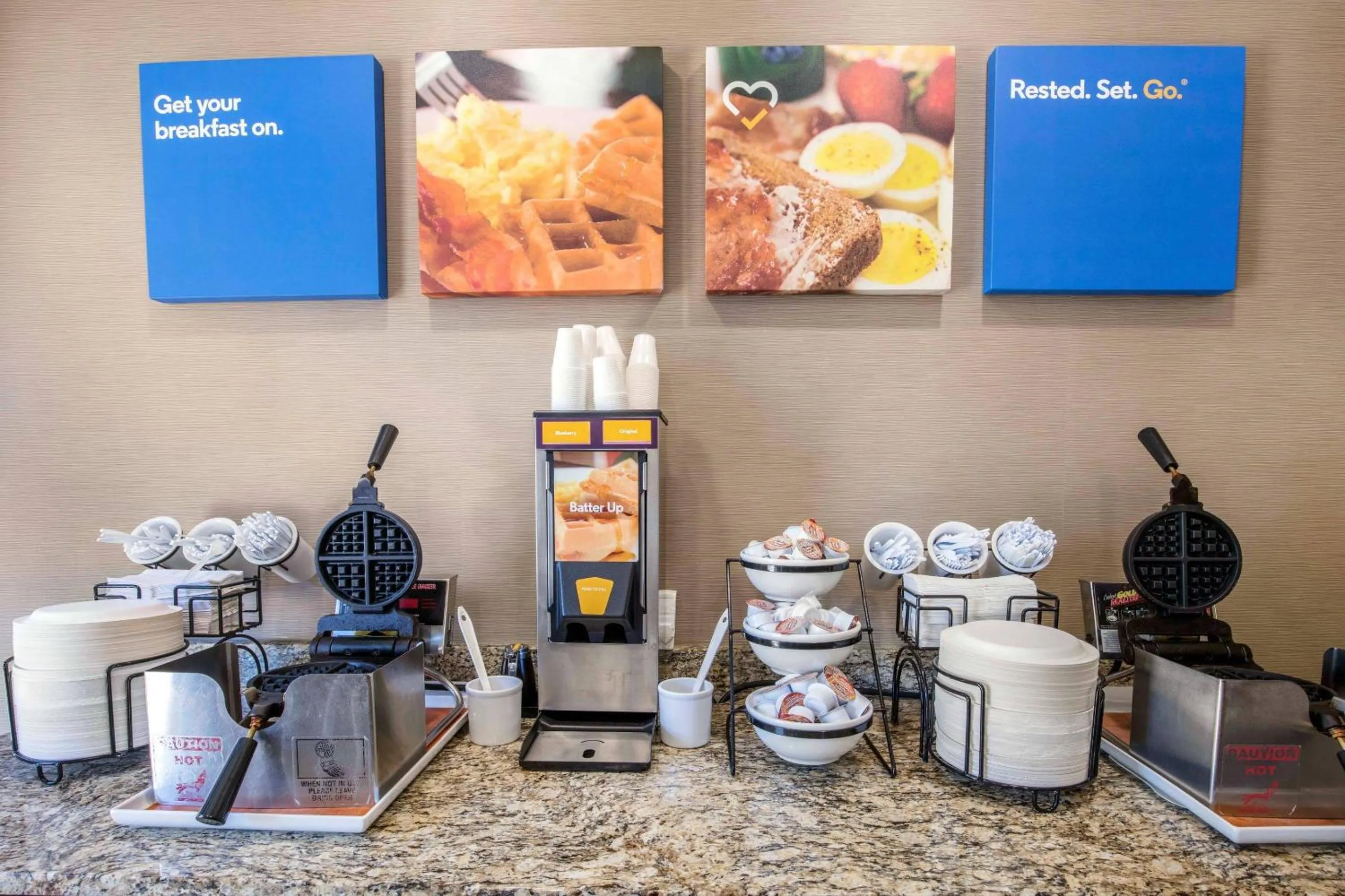 Breakfast in Comfort Inn Memphis Downtown