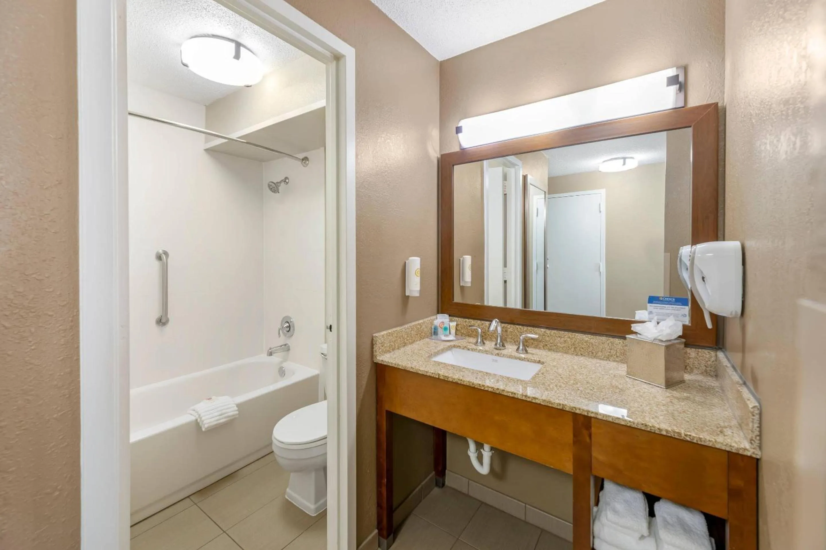 Bedroom in Comfort Inn Memphis Downtown