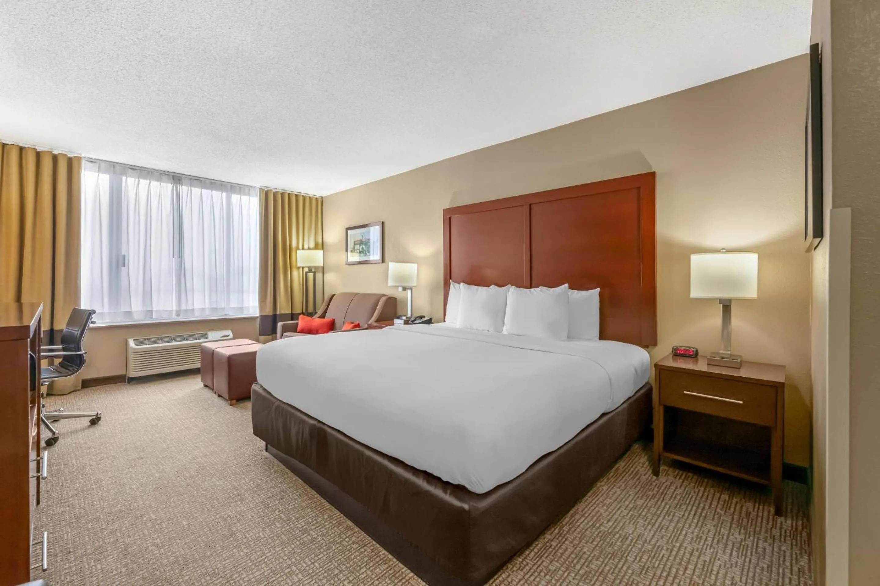 Bedroom, Bed in Comfort Inn Memphis Downtown