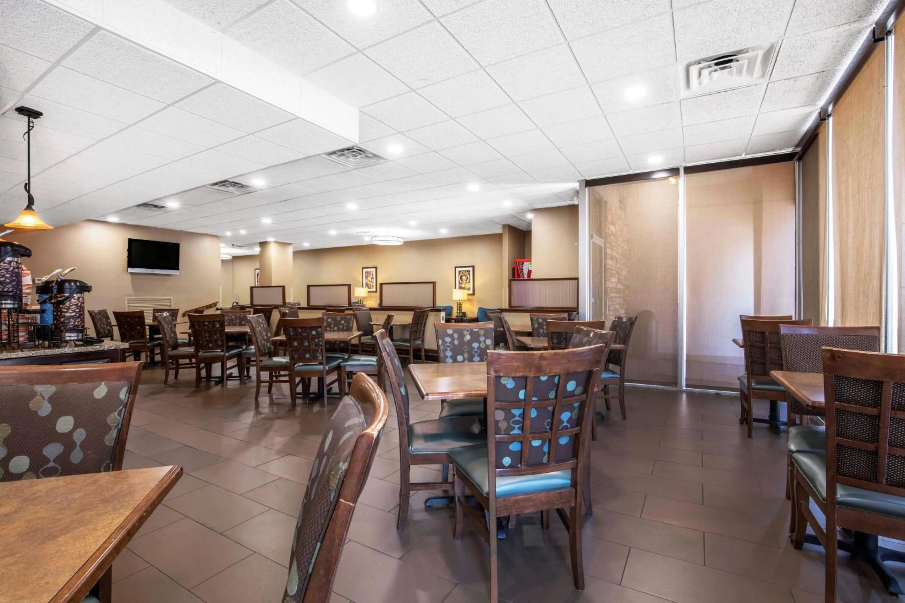 Breakfast in Comfort Inn Memphis Downtown