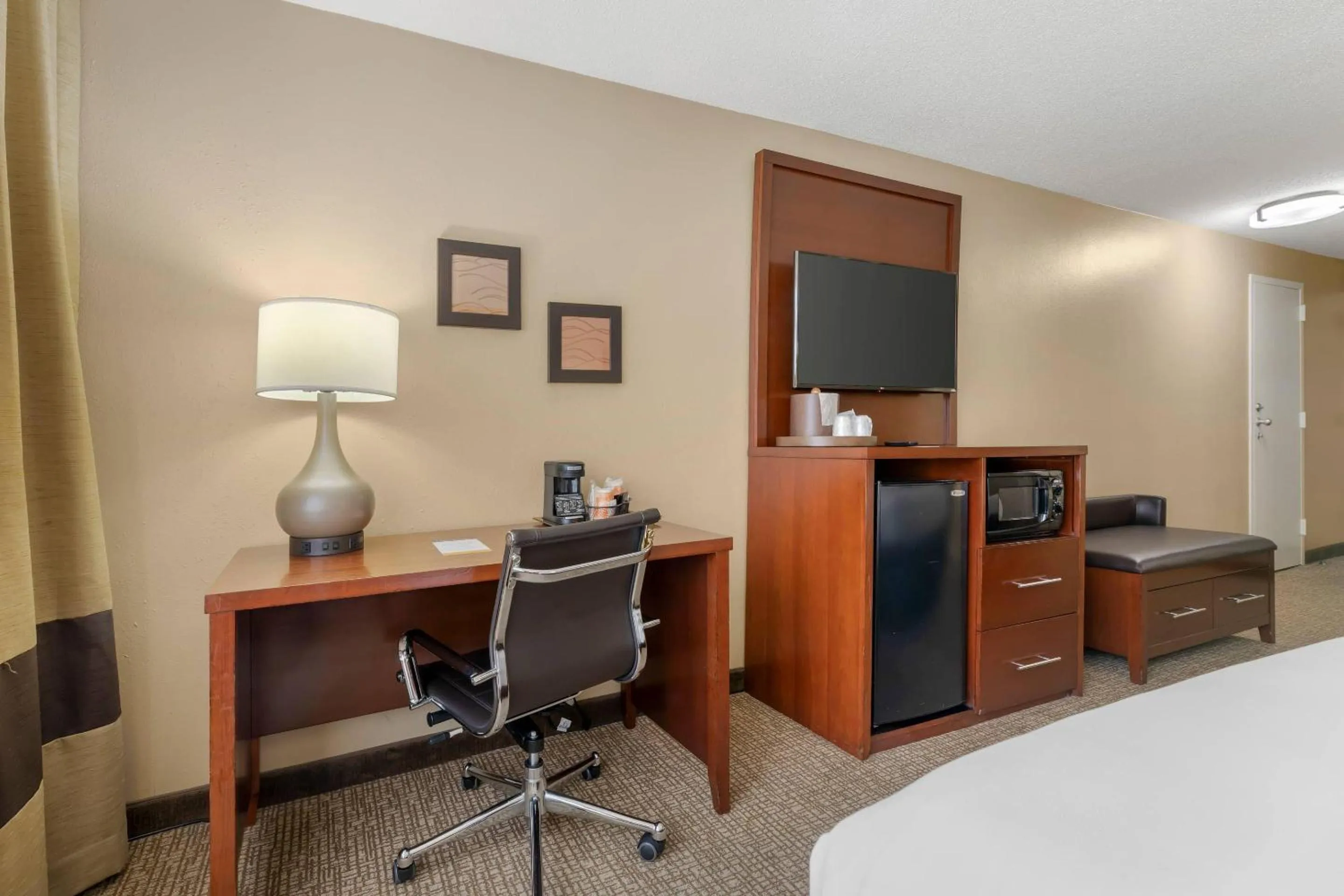 Bedroom in Comfort Inn Memphis Downtown