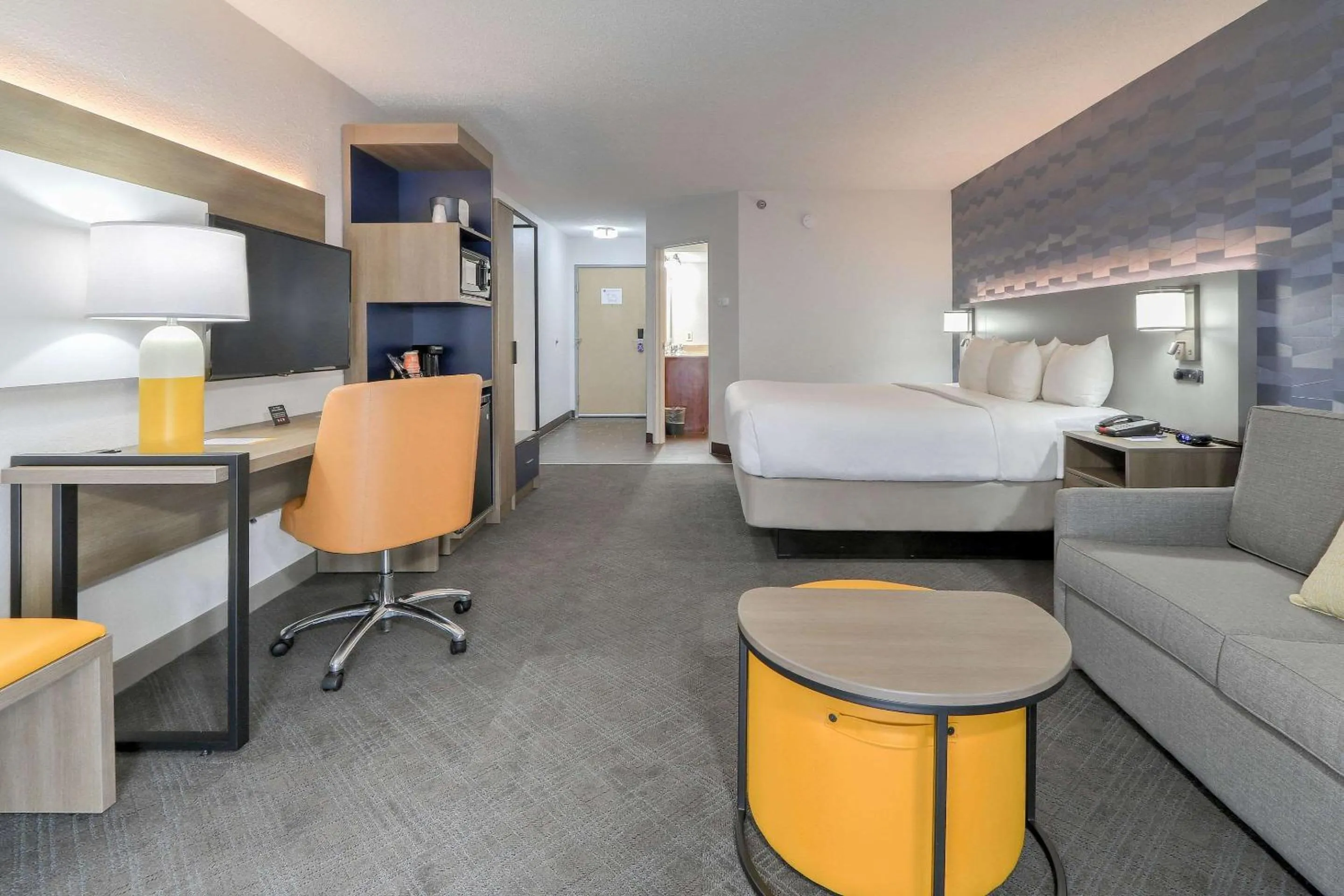 Bedroom, Bed in Comfort Inn & Suites at Dollywood Lane