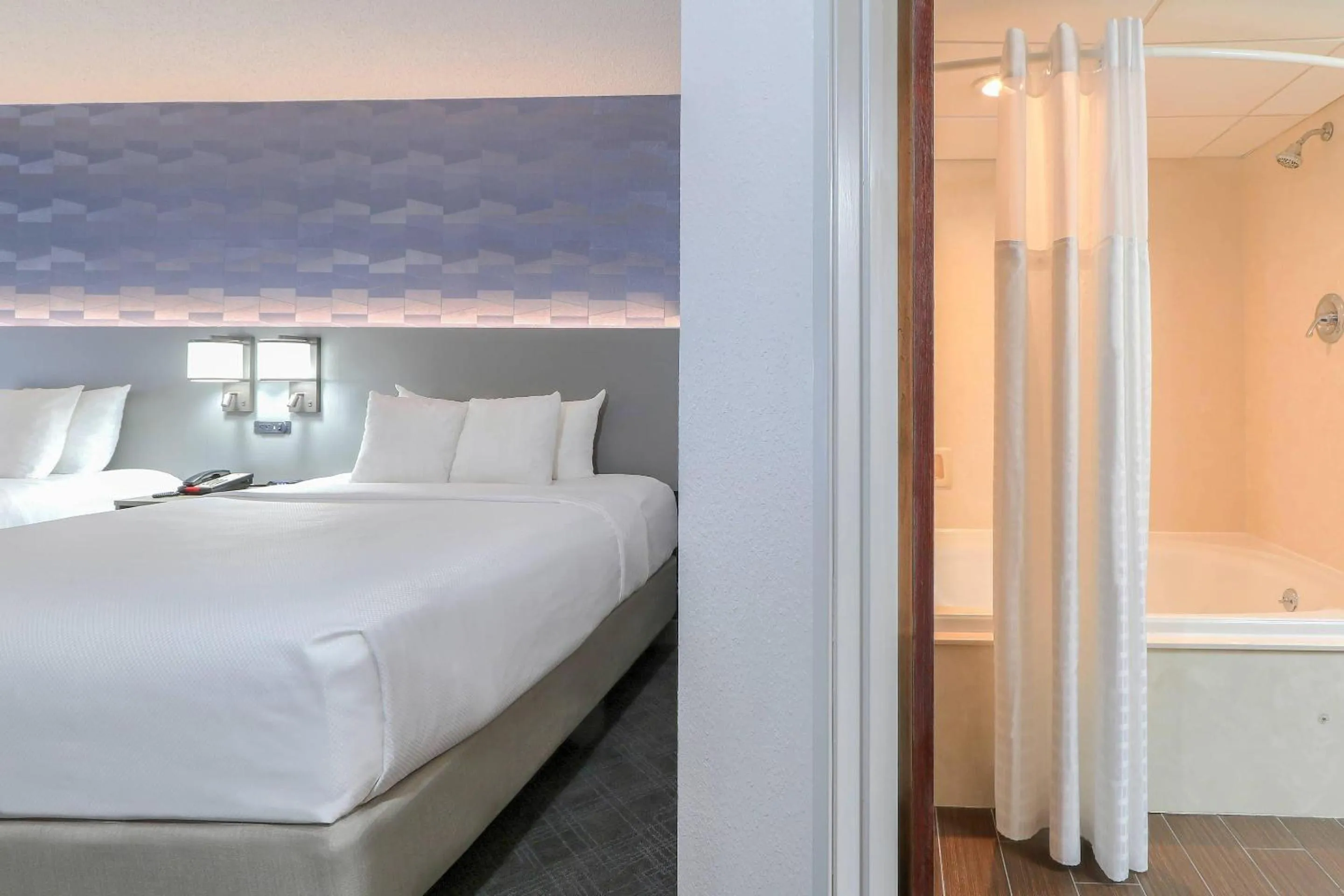 Bedroom, Bed in Comfort Inn & Suites at Dollywood Lane