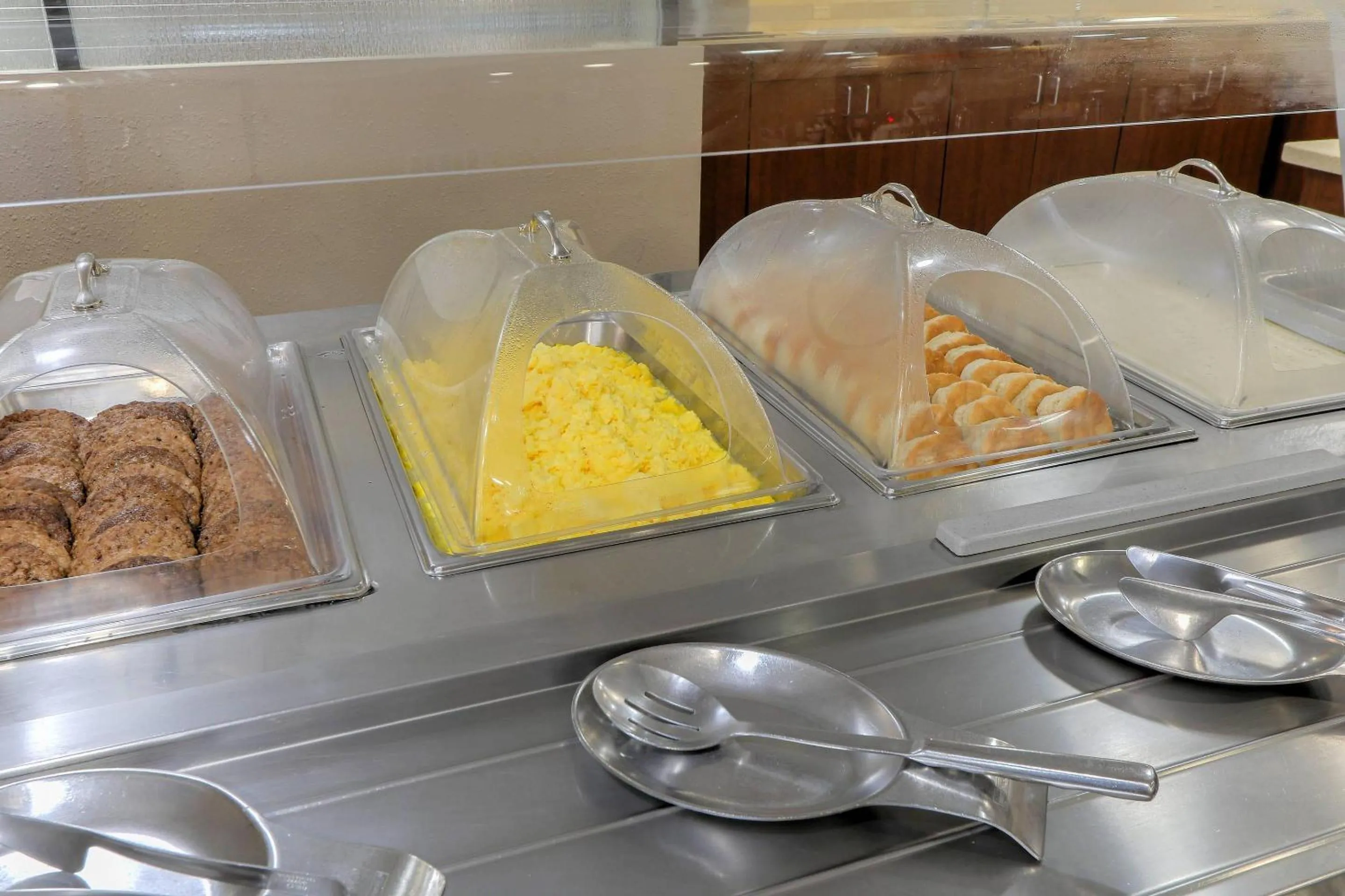 Breakfast in Comfort Inn & Suites at Dollywood Lane