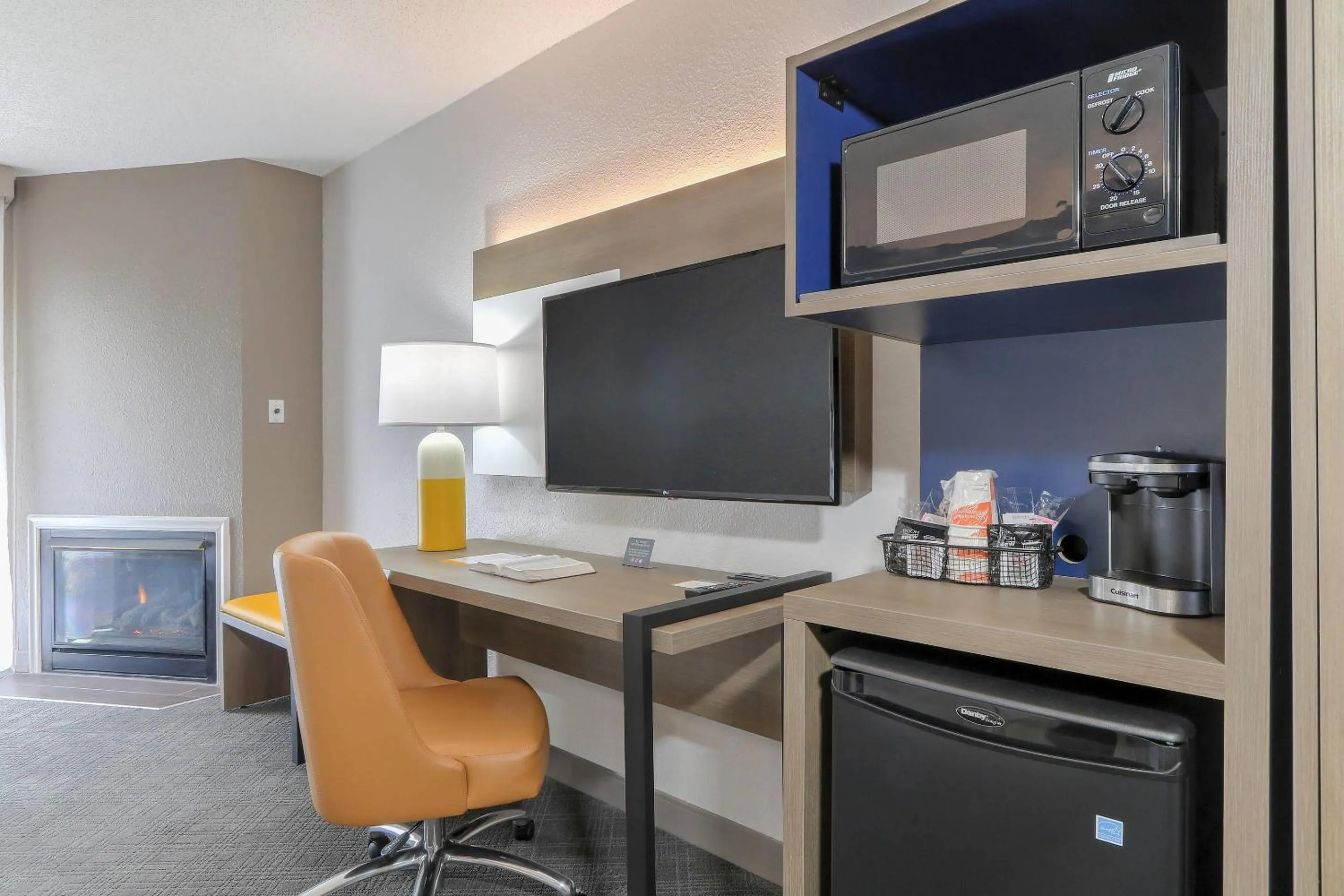 Bedroom in Comfort Inn & Suites at Dollywood Lane