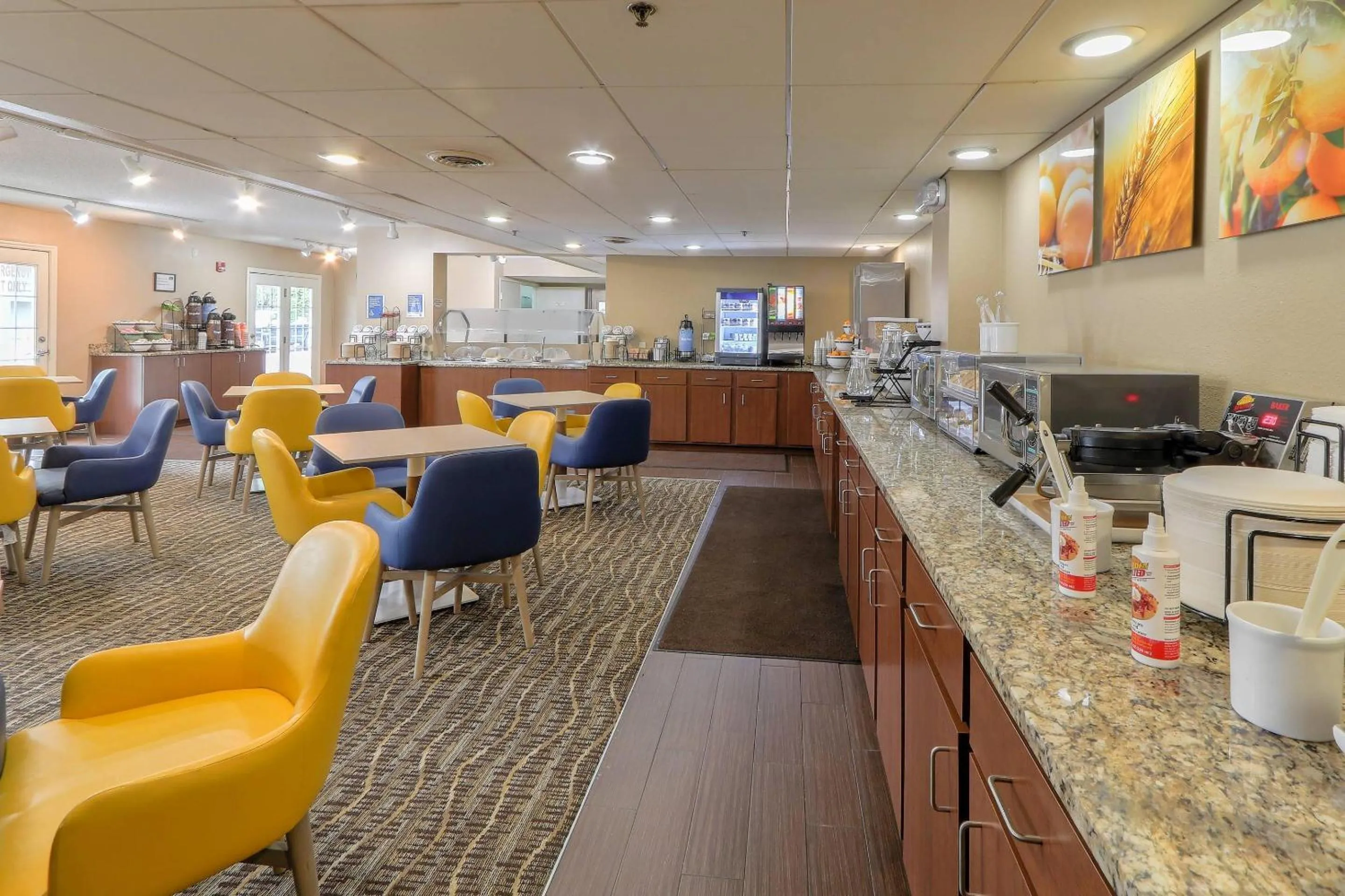 Breakfast in Comfort Inn & Suites at Dollywood Lane