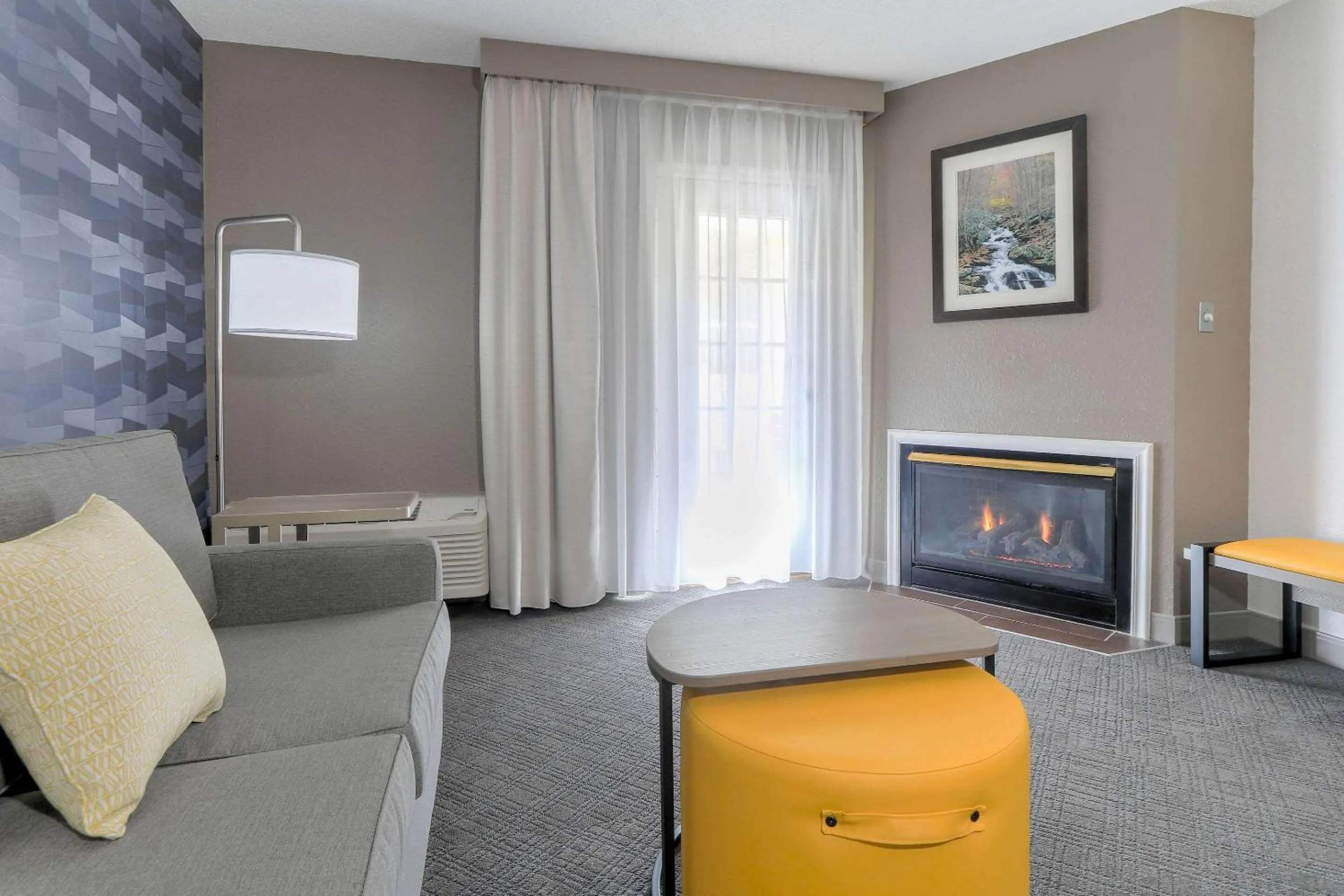 Bedroom in Comfort Inn & Suites at Dollywood Lane