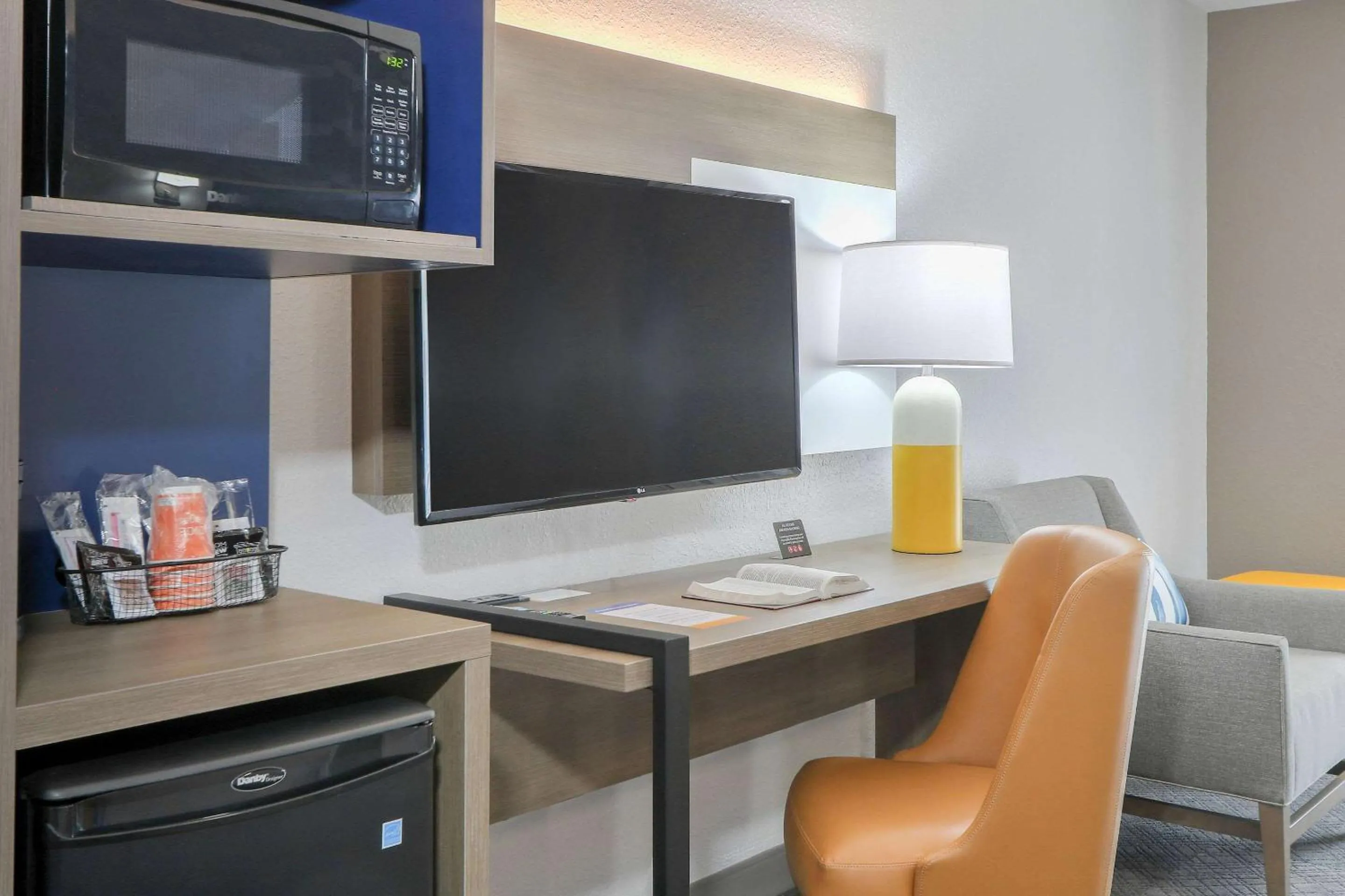 Bedroom in Comfort Inn & Suites at Dollywood Lane