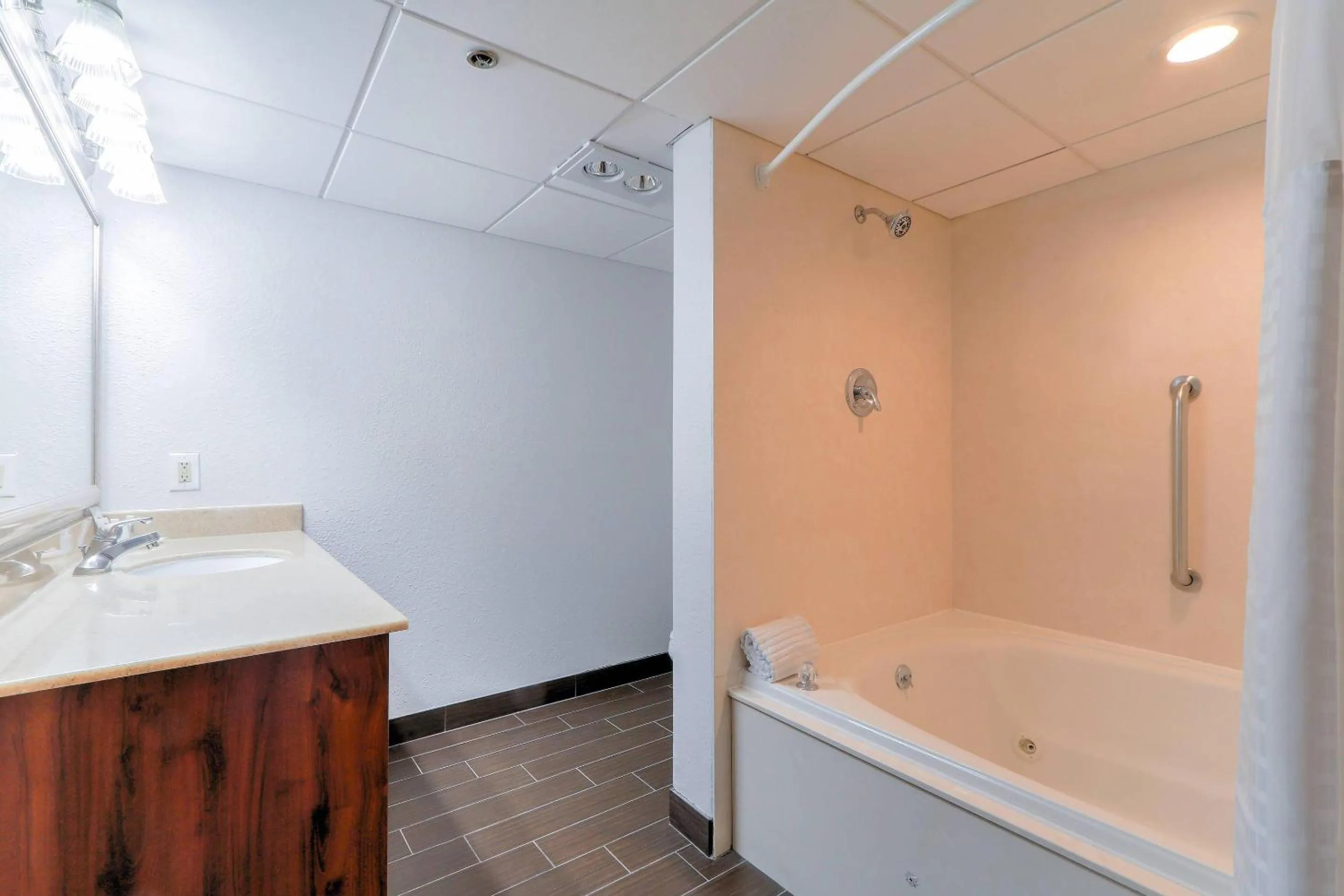 Bedroom in Comfort Inn & Suites at Dollywood Lane