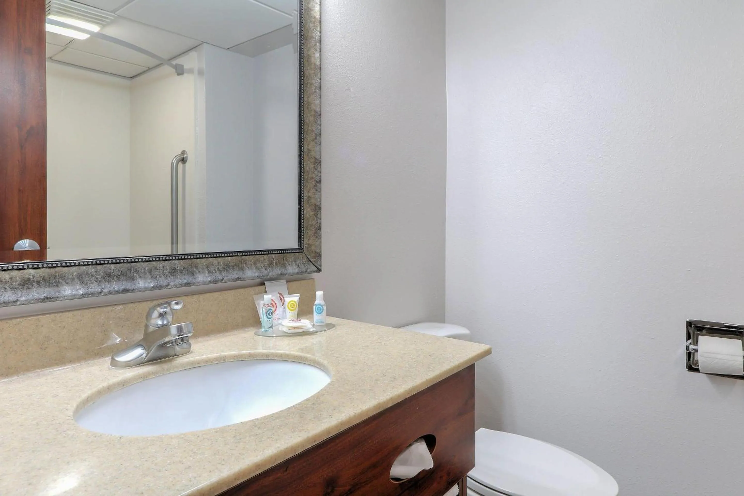 Bedroom in Comfort Inn & Suites at Dollywood Lane