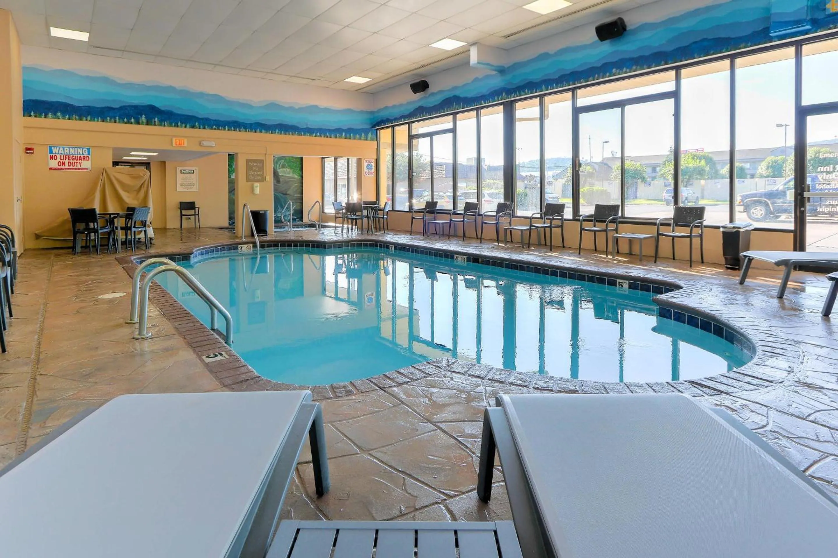 Swimming pool in Comfort Inn & Suites at Dollywood Lane