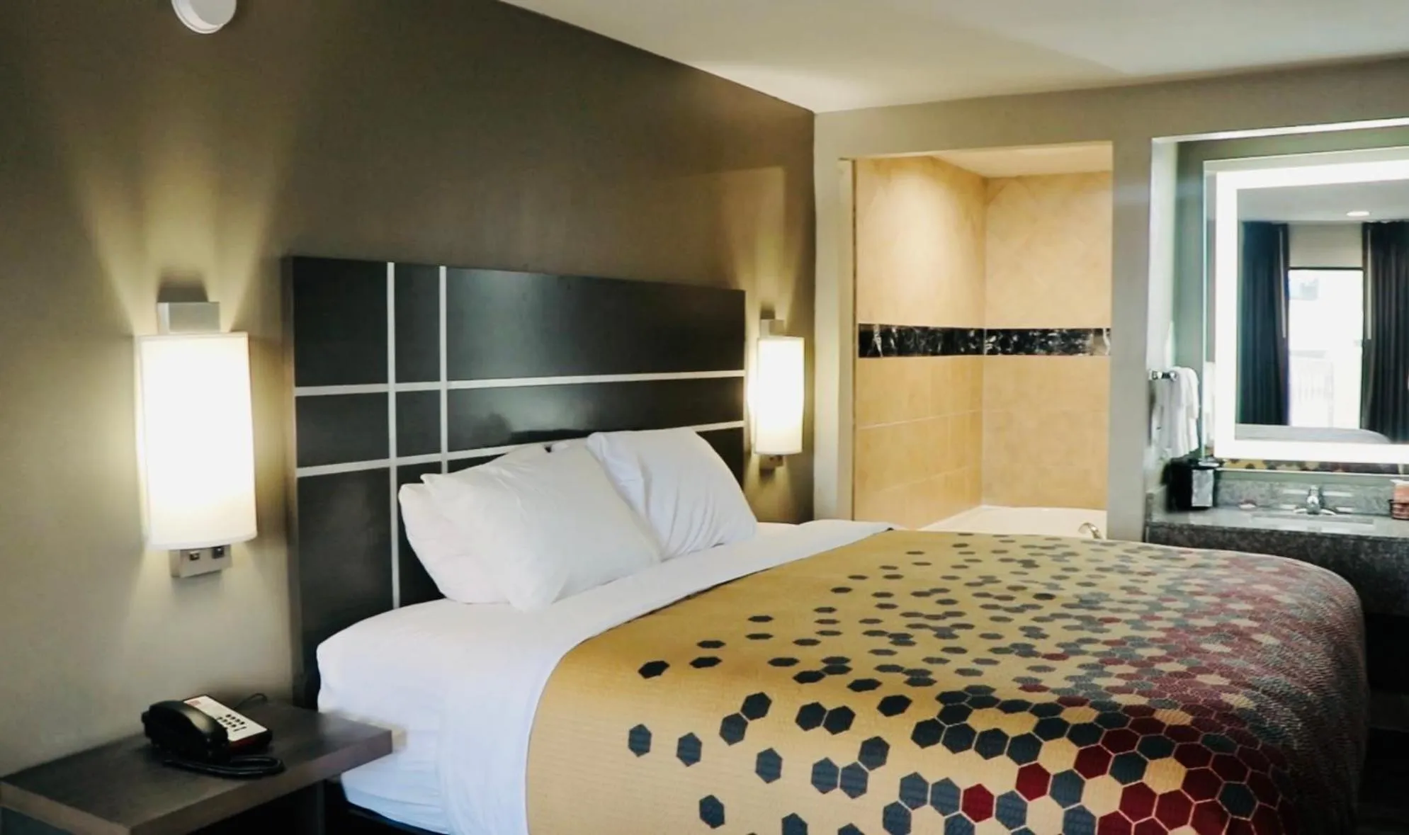 Bed in Econo Lodge Inn & Suites Murfreesboro Shopping District